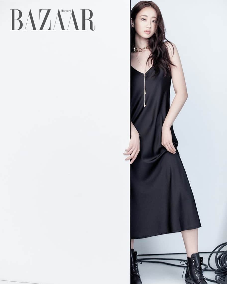 ギョンリ のインスタグラム：「좋아하는 컷은 따로! Harper’s #BAZAAR @harpersbazaarkorea」