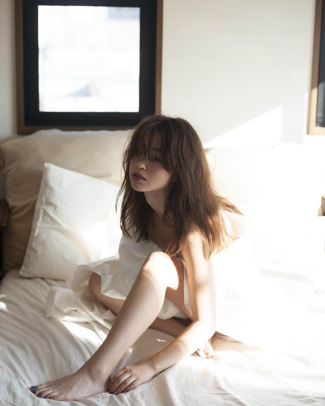 花盛友里のインスタグラム：「懐かしの一枚♡ Shooting for @nuidemita_hanamori 4年前の個展でも飾ったんだー。 あー来年は出来るかなぁ。」
