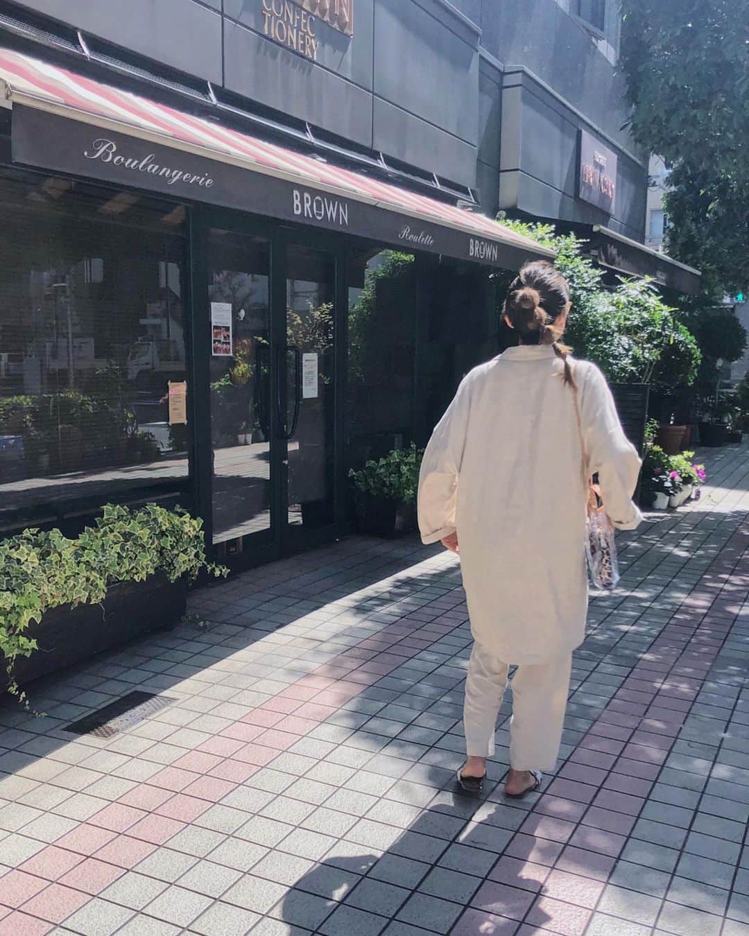 斎藤菜々子さんのインスタグラム写真 - (斎藤菜々子Instagram)「. ◎◎再投稿◎◎ セットアップ風こーで。 大好きリネン素材🌪  郵便局とスーパーに行くだけの日々だけど 新しく届いた春服が着たい🤍 . jacket @zara  t shirt @todayful_  pants @antiquaantiqua  shoes @unitedarrows_official  bag @unitedarrows_official  sunglasses @_el.sol_」4月24日 11時01分 - nanacoco.7