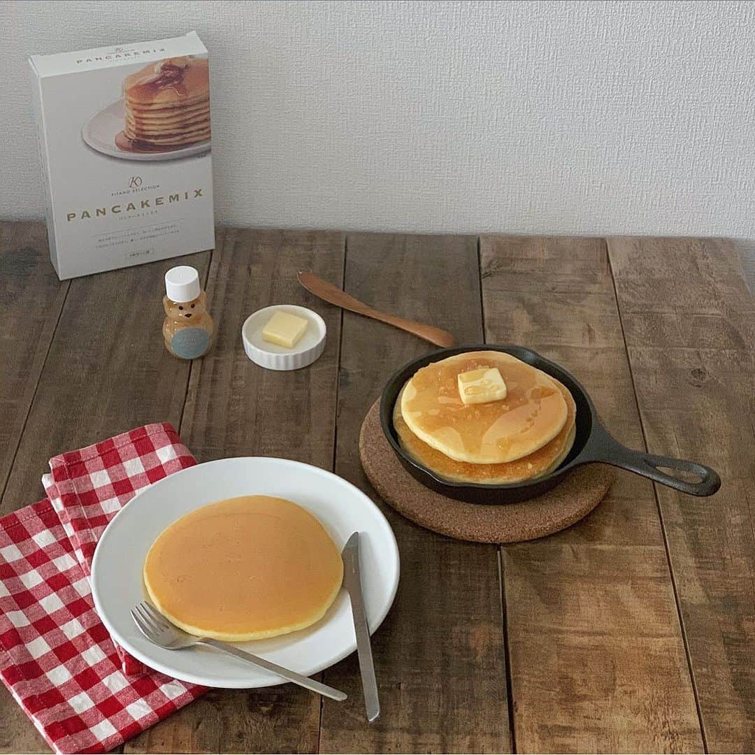 k i ｒa r a のインスタグラム：「𝚙𝚊𝚗𝚌𝚊𝚔𝚎﻿ ﻿ 朝ごはんに大好きな﻿ パンケーキ焼いた🥞♥﻿ ﻿ もっちもちでおいしい👩🏻‍🍳」