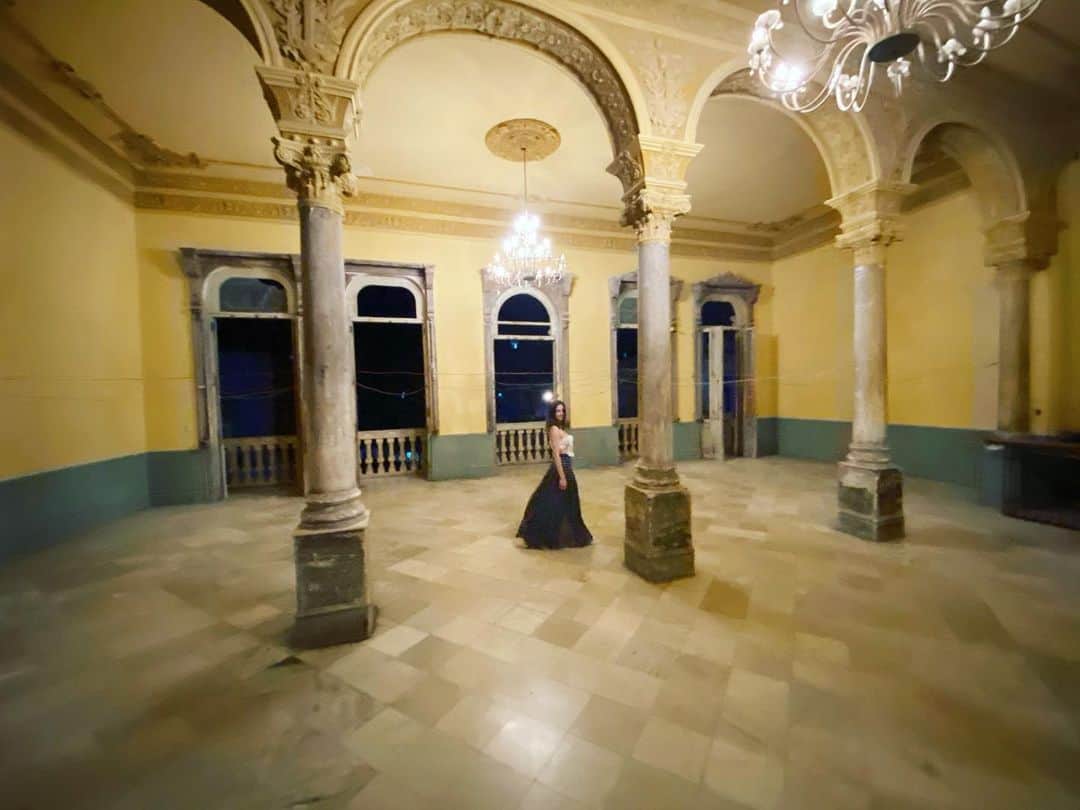 アナ・デ・アルマスのインスタグラム：「#tbt Cuba ♥️」