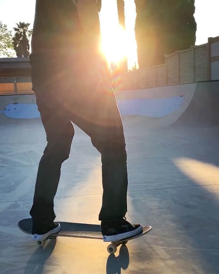 シェーン・オニールのインスタグラム：「Nollie backside flip late flip🍻 🎥 @spanishmiketv」