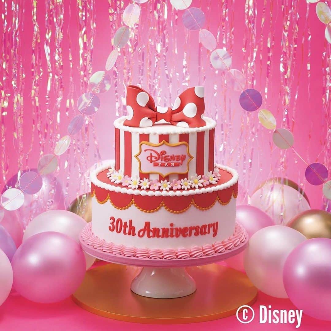 KUNIKAのインスタグラム：「Happy 30th Anniversary cake for Disney FAN magazine 💗﻿ We are always wishing and waiting for Disney magic to come back... ﻿ ﻿ ﻿ #disney #disneyfan #disneycakes #minniemousecake ﻿ #artofkunika #sugarcake #cakedecorating #bespokecake #bespokecakes #ディズニー  #ディズニーファン5月号」