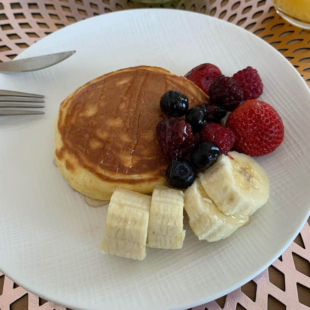 姫野宥弥のインスタグラム：「今日のおうち時間🏠 普段は全くキッチンに立って料理しないけど今日は僕がキッチンに立ってパンケーキを作ってみました！笑 良い感じに出来てるかな？笑🤔 #おうち時間#パンケーキ#今は自宅で過ごそう#コロナに負けるな」