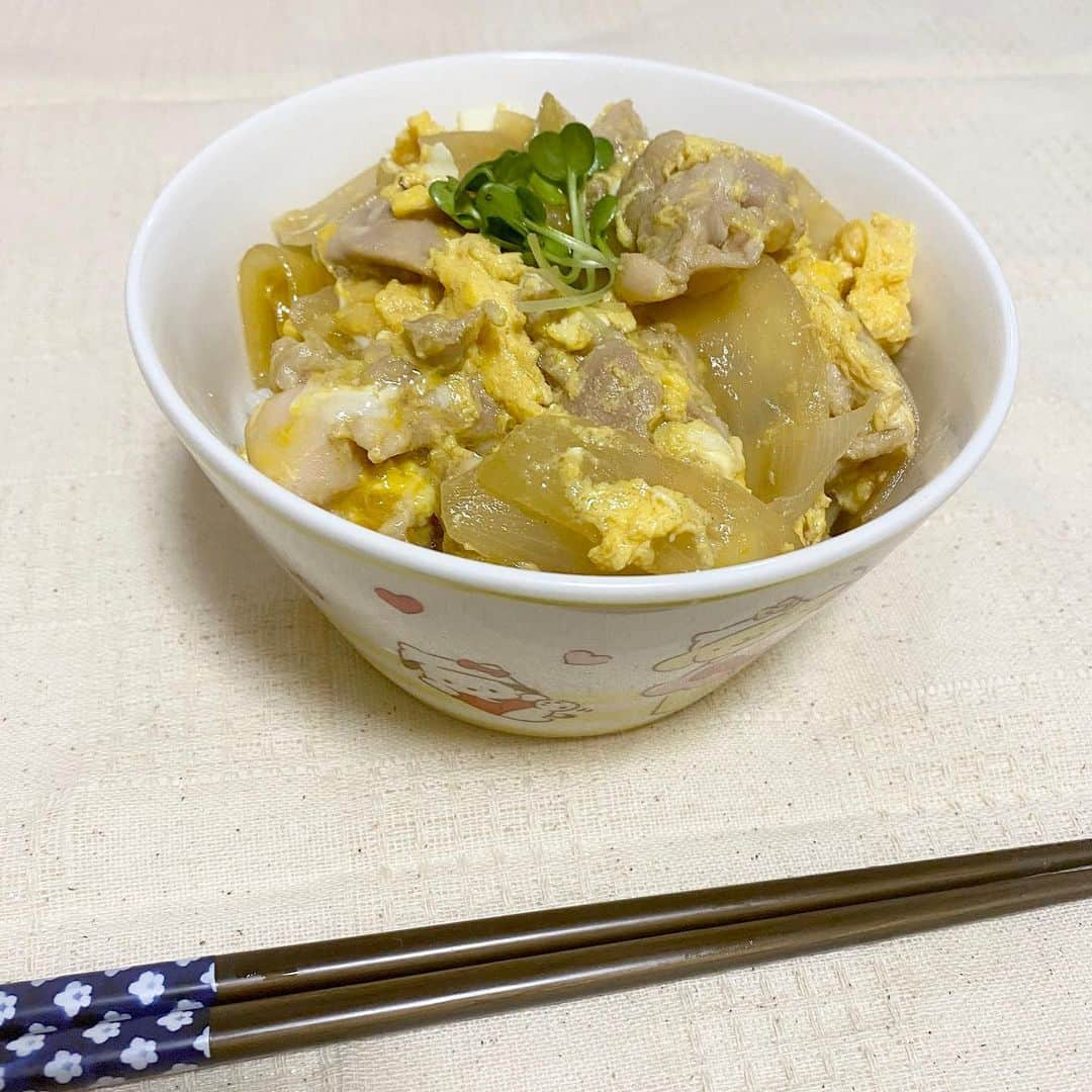 中谷あすみさんのインスタグラム写真 - (中谷あすみInstagram)「今日のお昼は親子丼🐣🐥 簡単で美味しい✨  #おうちごはん#おうちご飯#昼ご飯#昼ごはん#ランチ#時短料理#親子丼#ほんだしで作る#鶏肉#卵好き#おうち時間#ディナー#ランチ#自炊#自炊生活#ご飯記録#stayhome」4月24日 12時04分 - asumi_naa