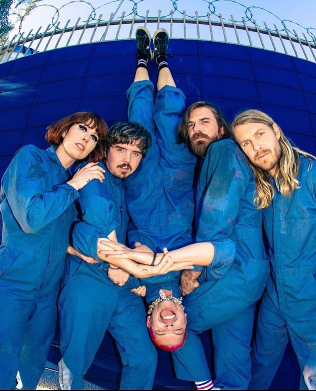 ワーナーミュージック・ジャパン洋楽さんのインスタグラム写真 - (ワーナーミュージック・ジャパン洋楽Instagram)「【Grouplove】 グループラヴが自宅でライブ･パフォーマンスを披露‼️ ✨ 今年３月１３日発売された『ヒーラー』のタイトル曲「デリーター」をお聴きください😊 #grouplove #deleter #グループラヴ #デリーター #おうちで音楽 #洋楽」4月24日 12時14分 - warnermusicjp_intl