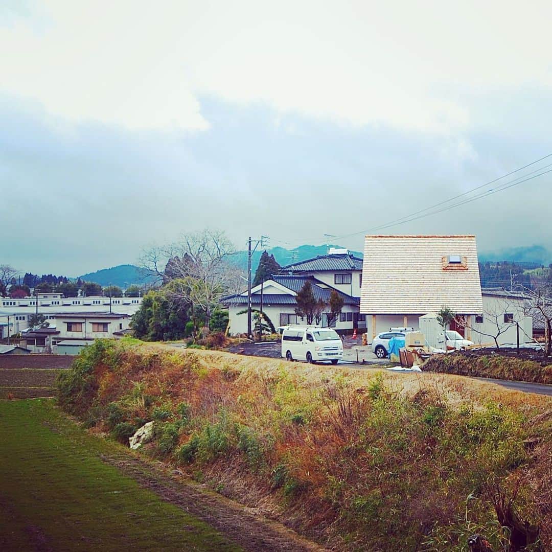 COGITEさんのインスタグラム写真 - (COGITEInstagram)「House K/住宅/宮崎県都城市/2015年竣工  #cogite #コギト #住宅 #宮崎県都城市 #建築設計事務所 #宮崎県の設計事務所 #house #home #家づくり #architecture #建築家とつくる家  #建築家 #architecturephotography  #buildings  #design  #architecturedetail  #photography  #landscape  #sustainable  #nature  #beautiful #レッドシダー #redcedar  #木の屋根 #woodroof #家づくり #宮崎県」4月24日 12時19分 - cogite_jp