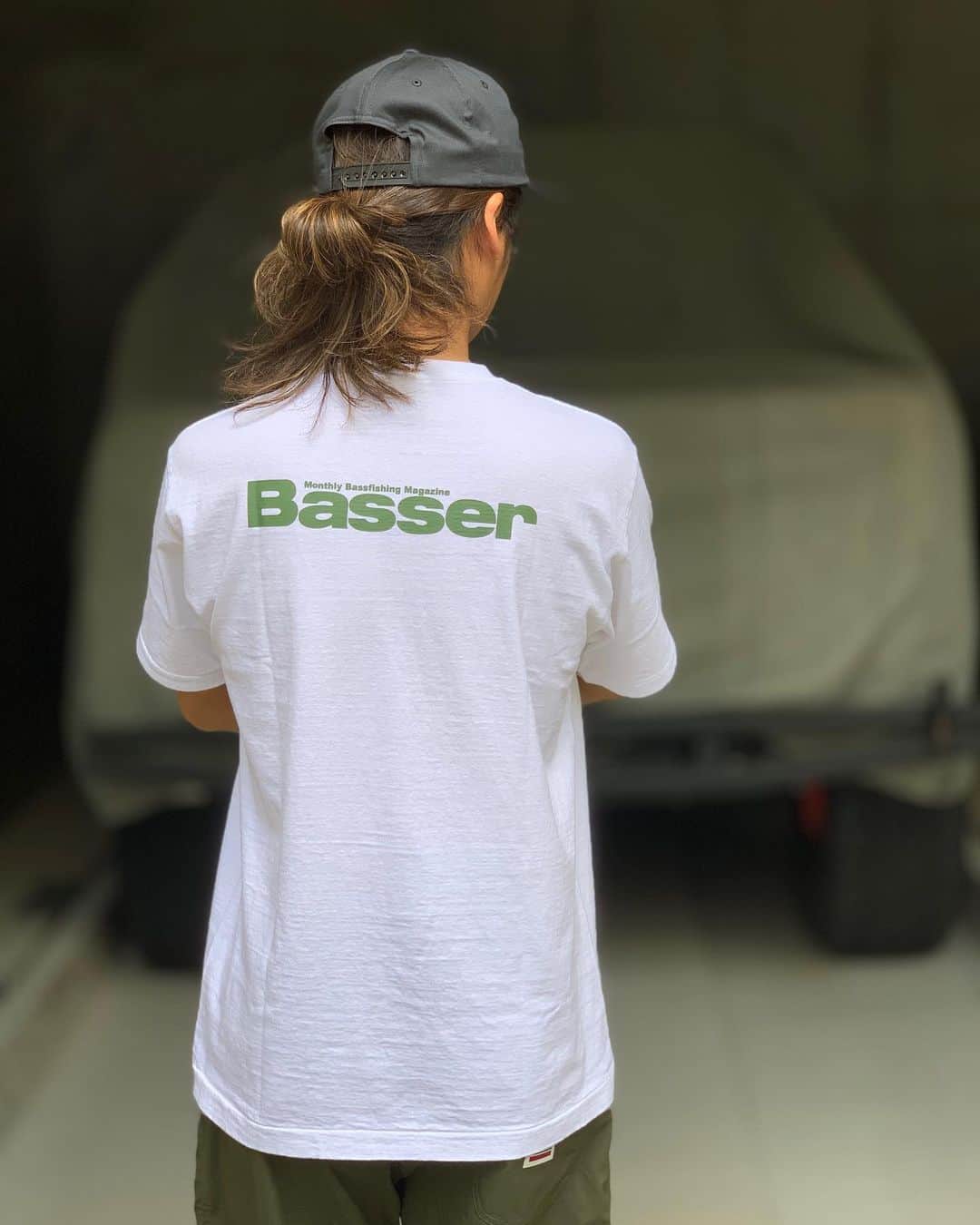 のインスタグラム：「「BASSER × SD Logo T」が入荷しました。 86年から続く日本初のバスフィッシング専門誌「BASSER」。 そんな名門雑誌とのコラボレーションTシャツ  #standardcalifornia #スタンダードカリフォルニア #tshirt #tshirts #Tシャツ #tee #basser #bassfishing #blackbass #lurefishing #fishing#fashion #ファッション #todaysstaffofstandardcalifornia」
