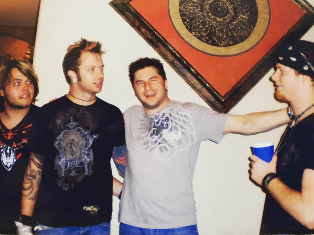 ヒンダーのインスタグラム：「Here's a little #ThrowbackThursday music industry lesson for you kids: Back in the day, being the wild young bucks that we were, some poor bastard would be hired to babysit.....er....manage us. The particular music industry professional in this photo is Chief - This next shots for you bud! 🤘🏼」