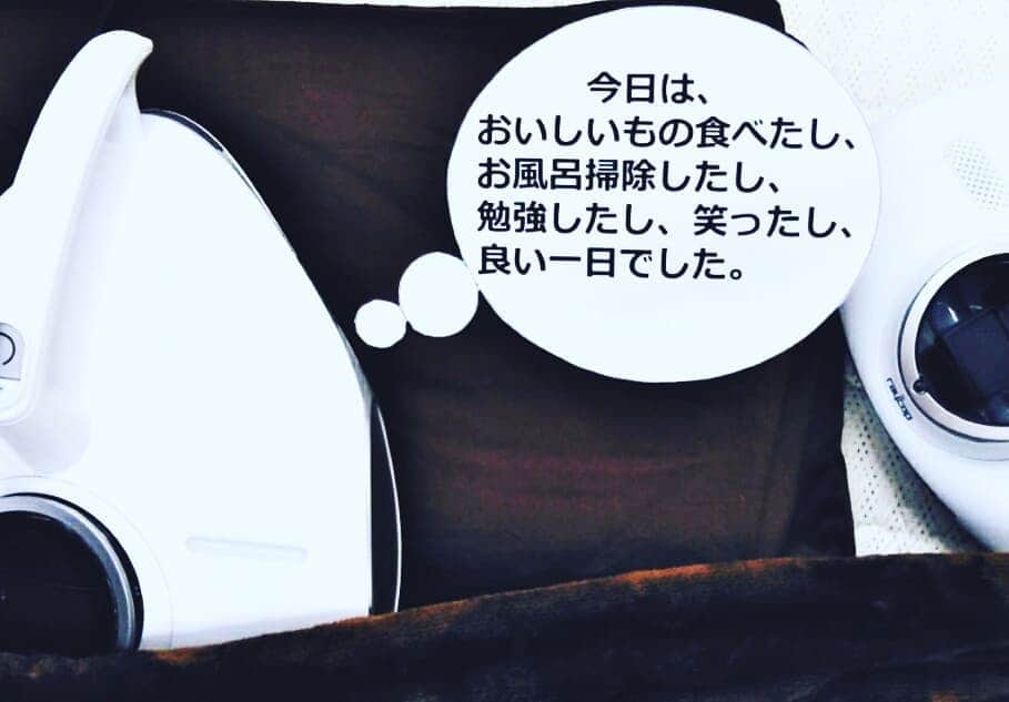 レイコップ・ジャパン株式会社さんのインスタグラム写真 - (レイコップ・ジャパン株式会社Instagram)「おはようございます😉✨ .  今日の東京は天気はいいですが少し風が冷たいですね🌬️✨ .  今日は、簡単な眠る前の素敵睡眠方法をご紹介いたします☺️💤✨ .  眠りに入る直前は、脳がリラックスしているときに出るアルファ波が一定レベルで続いて心身のリラックスが安定して継続すると言われています😮‼️ .  その際に頭で「何を考えているか🙂」で朝の目覚めや次の日の気分も変わるんです😆👍❤️ .  寝る前の3分間で「良かった出来事やワクワクすること、嬉しかったこと」など、いい気分で眠ることができれば、いい夢や快適に目覚めることができると専門家がおすすめしています😚✨👍 .  嫌な気分で眠ると嫌な夢や目覚めも悪い時ありませんでしたか？😰 いい気分で寝るといい夢を見たり目覚めもスッキリしたこともありますよね🎵✨😁✨ .  ぜひ寝る前はいい出来事を思い出して習慣にしてくださいね😀✨💤😌 .  素敵な習慣でいい夢といい目覚めで快適な一日をお過ごしください😉👍✨ .  #習慣 #寝る前 #夢 #睡眠 #リラックス」4月24日 13時11分 - raycop_japan