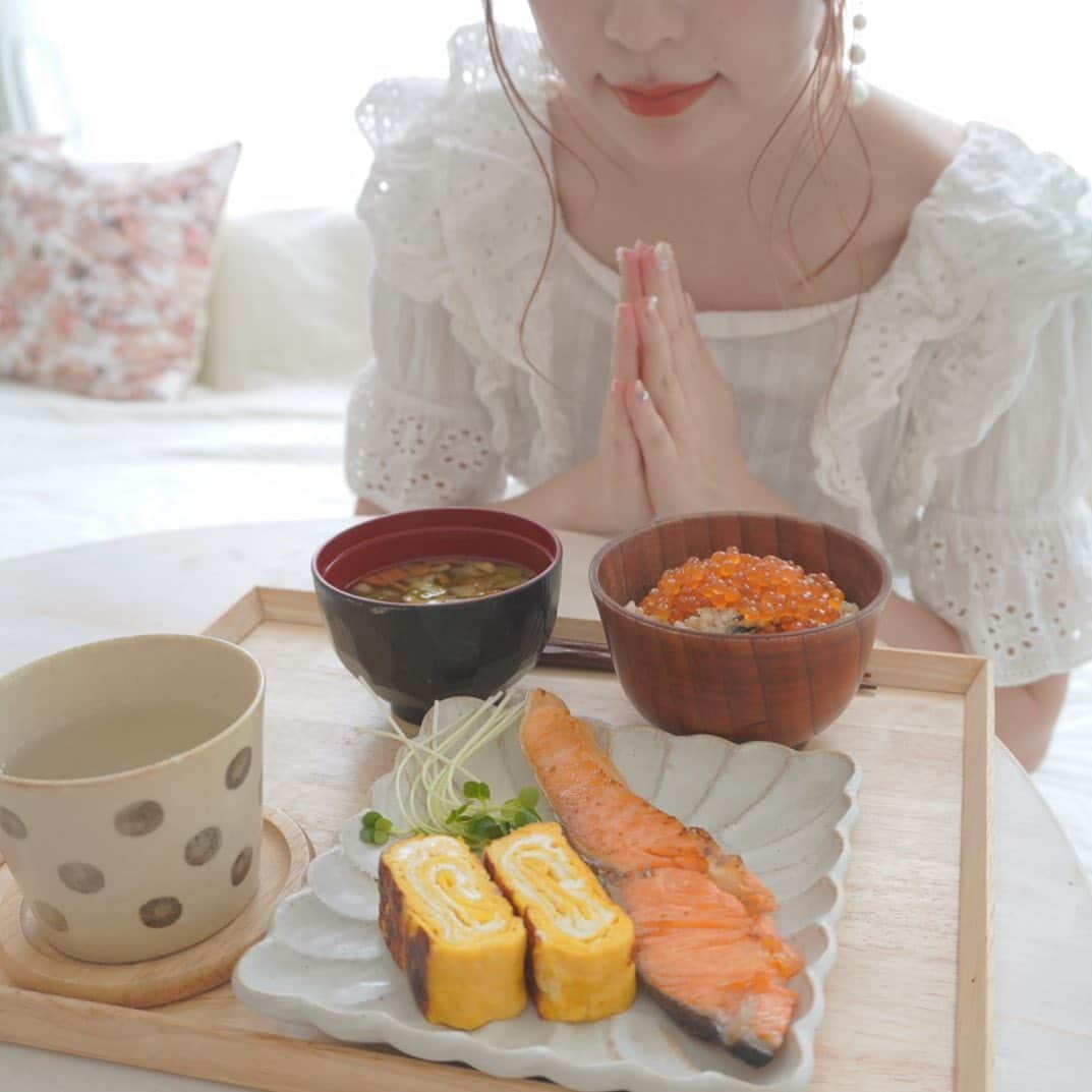 maari watanabe(まありん)さんのインスタグラム写真 - (maari watanabe(まありん)Instagram)「自炊嫌いだったはずなのに、 結局毎日してるとゆう😵 女心はよくわかりませんね。。 不安な事はたくさんあるけど、 朝から贅沢な和食を作って、 美味しく食べて、幸せな気持ちになる。 そんな日常を、大切にしていく。 .*⑅︎୨୧┈︎┈︎┈︎┈︎┈︎┈︎┈┈︎┈︎┈︎┈︎┈︎୨୧⑅︎* .  #和食 #朝食 #ヘルシーレシピ  #自炊記録  #ダイエット記録」4月24日 13時21分 - manyo_wt