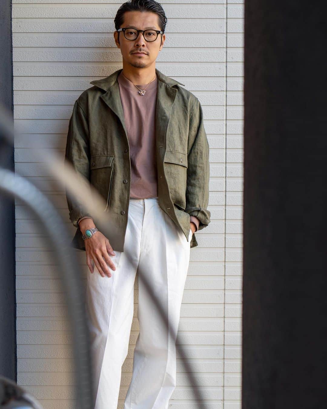 高田朋佳のインスタグラム：「“#staycoolathome ...” 本日、YouTubeでTAKADA CHANNEL vol.2を公開しました！ <Instagramコーディネート徹底解説！> 楽しんで頂けると嬉しいです♪ 前回の動画を見て下さった皆様、温かいコメント、高評価、チャンネル登録ありがとうございます！ また、明日4/25(sat)0:00より僕が着用している TEN BOX( @mr.pigu )x @colony_clothing Linen Drug Dealer Shirts L/S がリリースされます！ こちらもお見逃しなく♪ ———————————————————————— #tenbox  #workathome #homewear #stayhome #stayathome #homewearstyle #styleathome #takadachannel #youtuber #newcolonialstyle #jetset #singapore #luxuryresort #colonyclothing #singaporelife #singaporestyle  #lifestyle #fashion #mensfashion」