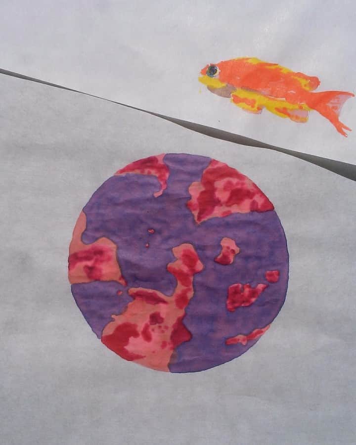 佐藤寛子さんのインスタグラム写真 - (佐藤寛子Instagram)「いつかの星の海におよぐ  #星#planet#fish#魚#泳ぐ#art」4月24日 13時45分 - memeco.s