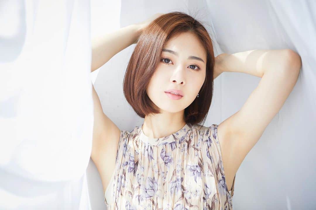 和田安佳莉のインスタグラム：「#東京カレンダー インタビュー記事が公開されました。 朝起きて怒涛の通知にびっくり。 ありがとうございます☺︎ . #女優 #モデル #オスカープロモーション #金曜美女劇場 #model #actor #出演情報 #掲載情報 #ボブ #ワンピース #撮影 #撮影データ #スタジオ撮影 #写真 #インタビュー #取材 #ボブヘア #おうち時間 #おうちじかん #東カレ #ありがとう #今日も一日頑張ろう」