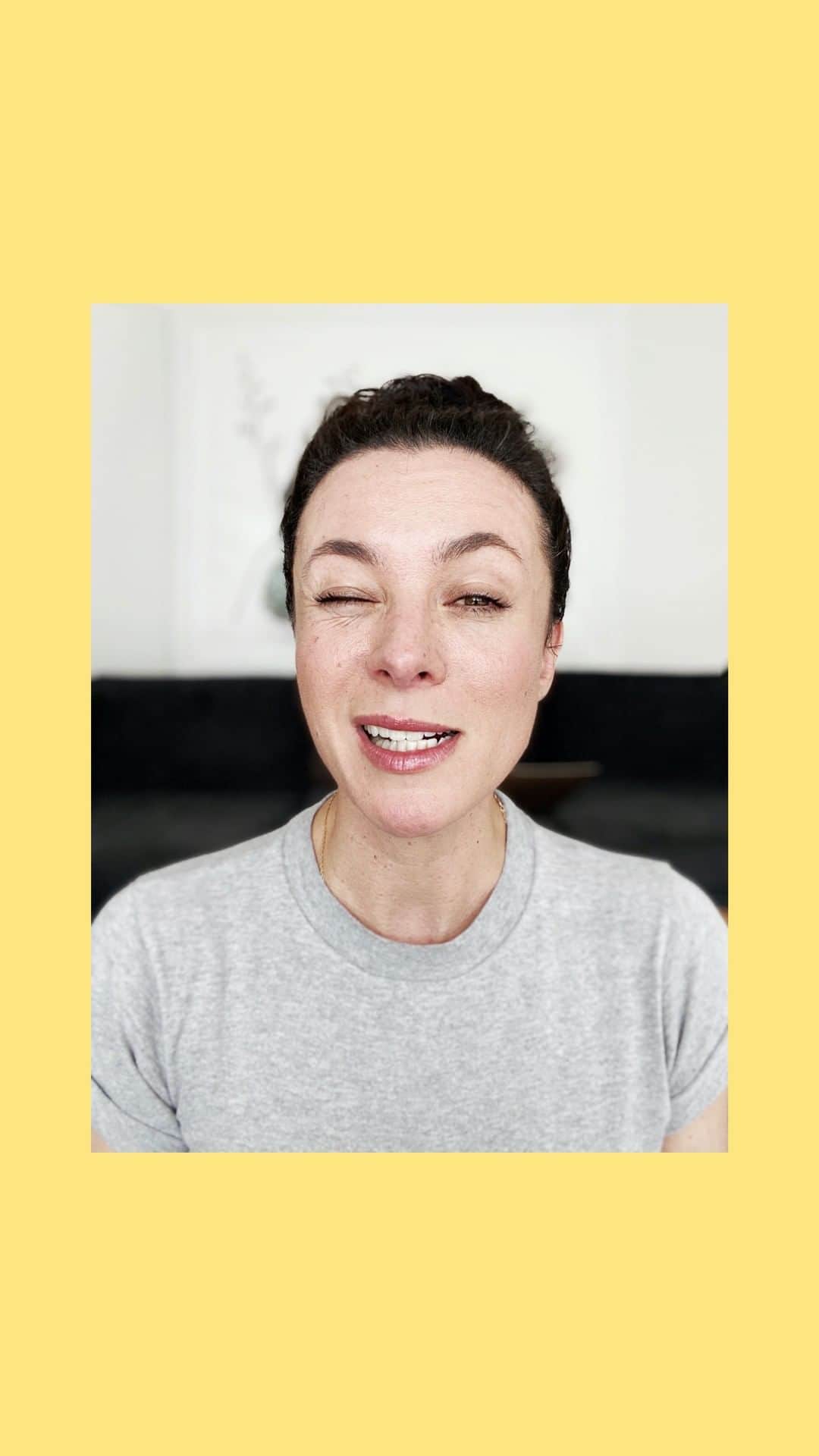 ギャランス・ドレのインスタグラム：「In this video I answer all the questions you asked me about journaling, and I almost brushed my hair, my answers are almost very well organized, and I almost keep them short. Okay I don't. But. I tried! Oh also it's called 10 Questions but there are more than that. . Ok take a look and tell me what you think. I am joking, don't tell me what you think. Only tell me very kind things ;)」