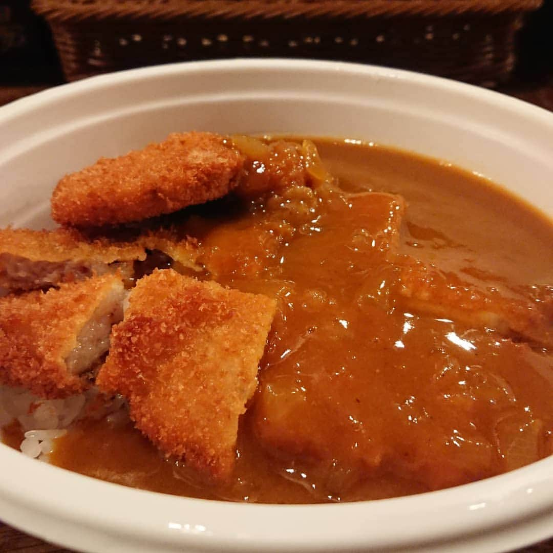 中川貴志さんのインスタグラム写真 - (中川貴志Instagram)「かしみん焼き弐箱ランチ終わりまして、自分ランチはウラナンバにあるHACOYAのお持ち帰りカツカレー☺️ 旨い、旨い、旨いがな‼️ ウラナンバにもたくさんの飲食店がランチやってますよー☺️お持ち帰りで是非‼️😁😁 #ウラナンバ #うらなんば  #HACOYA」4月24日 14時27分 - takashi__nakagawa