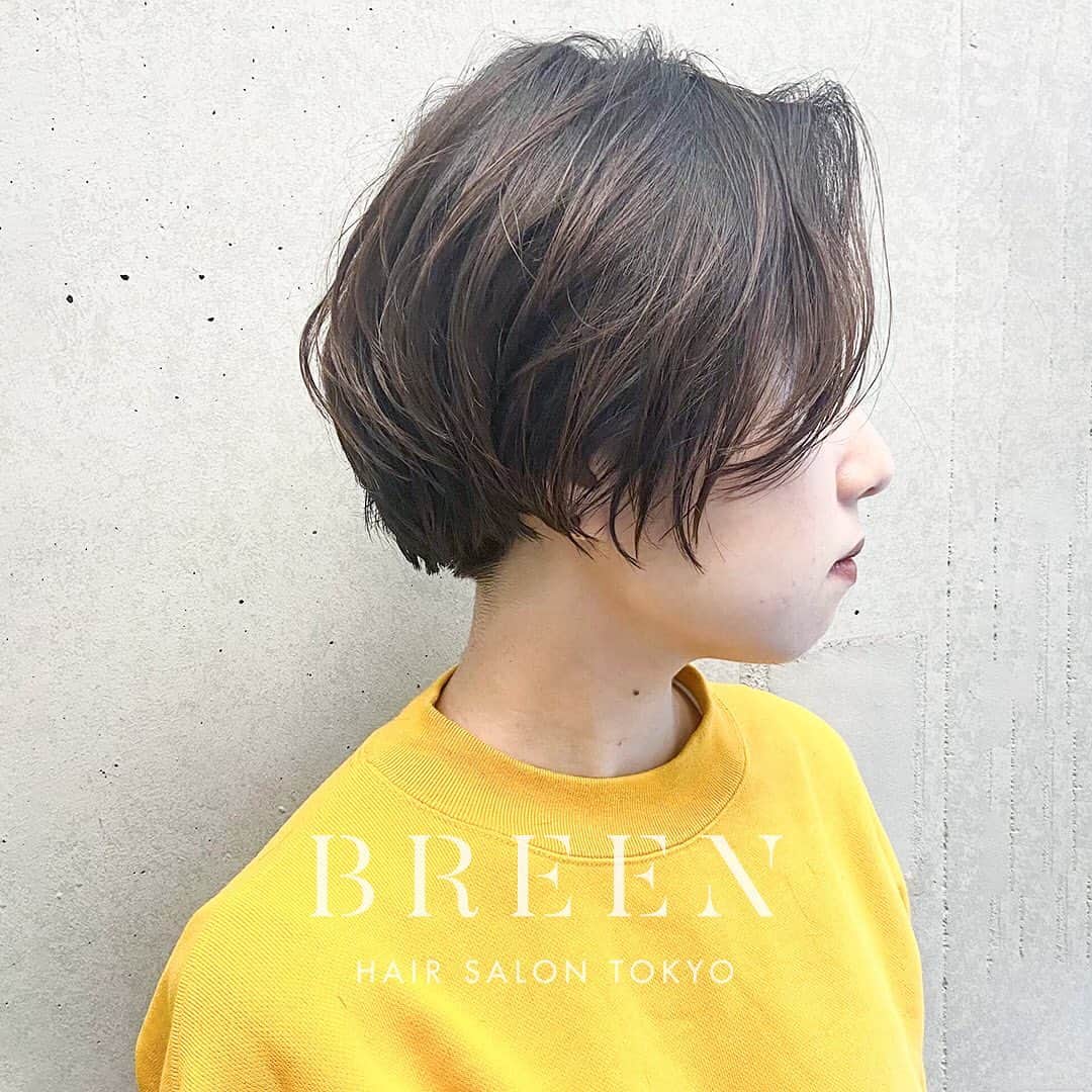 Hairsalon BREEN Tokyoさんのインスタグラム写真 - (Hairsalon BREEN TokyoInstagram)「. 【東京でショートヘアがうまい店・ジェンダーレスなヘアサロン✂】 . 「ただいま！と言ってしまうくらい何度も通いたい美容室」がコンセプト . お客さまが女性：男性比率が１：１　ジェンダーレスです。 . ヘアスタイルの質問はコメントにお願いします！ 担当スタイリストから返信します。 . . Cut:¥5,400 Color:¥5,400 Perm:¥5,400 . . . Hairsalon BREEN Tokyo 原宿駅・明治神宮前駅 5分 東京都渋谷区神宮前3-25-12FUJIBUILDING2F TEL:03-6432-9454 MAIL:info@hair-breen.com . #breentokyo #原宿美容室 #表参道美容室 #明治神宮前美容室 #原宿ヘアサロン #ヘアサロン #ヘアスタイリング #イメチェン #カットが上手い #似合わせカット #ばっさりカット #ショートが得意 #ショートボブ #ショートボブパーマ #レイヤーボブ #切りっぱなしボブ #ショートカット #ショートカット女子 #ナチュラルヘア #ヘアカラーアッシュ #ばっさりカット #グレージュカラー #抜け感ヘア #ヘアカタログ #ジェンダーレス #LGBT」4月24日 14時44分 - hairsalon_breen_tokyo