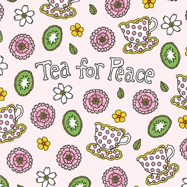 Afternoon Teaさんのインスタグラム写真 - (Afternoon TeaInstagram)「. ＼フルーツとティーパウダーの12ヶ月レシピ／ 4月「#シャルドネドレッシングのグリーンサラダ」をご紹介♪ . 2020年のTea for Peaceカレンダーは、ティーパウダーを使ったレシピを毎月ご紹介します。ティーパウダーは、お湯や水を注ぐだけで、本格的な美味しい紅茶が楽しめるパウダータイプの紅茶で、ノンスイートタイプなので、紅茶のアレンジやスイーツ作りにも便利です。月替わりのフルーツと紅茶の相性をレシピでお楽しみください。 . 4月のフルーツは#キウイ。キウイの酸味がアールグレイの柑橘の香りと相性◎つぶしたキウイと蜂蜜を混ぜ、アイスティーを注いでも♪ . . 【レシピ：シャルドネドレッシングのグリーンサラダ】 . . ＜材料（1人分）＞ 【A】 ティーパウダー（シャルドネダージリン 香料使用）……1本 白ワインビネガー（または米酢）……小さじ2 塩 ……小さじ１ サラダ油 ……大さじ2 . 【B】 グリーンリーフ、マッシュルーム、シェーブルチーズ……適量 キウイ（グリーン＆ゴールド）……各1/2個（スライス） . . ＜作り方＞ 1.【A】の材料のうち、白ワインビネガーでティーパウダーを溶きよく混ぜる。残りの材料を加えよく混ぜる。 2.【B】を器に盛り、１をかける。 ★オイルはオリーブオイルより、サラダ油や菜種油などの方がシャルドネの味が引き立ちます。サラダの材料はお好みで。 . . -------------------------------------------- 4月の「Tea for Peaceカレンダー」 -------------------------------------------- 今月のアートは、ロンドン在住のイラストレーター、#クラーク志織（@shioriclark）さん。今月のフルーツ「キウイ」をモチーフに描いていただきました。 ※ブランドサイトでもご覧いただけます。 . . #STAYHOME #STAYATHOME #おうち時間 #アフタヌーンティーティールーム #アフタヌーンティー #AfternoonTeaTEAROOM #AfternoonTea #TeaForPeace #レシピ」4月24日 15時00分 - afternoontea_official