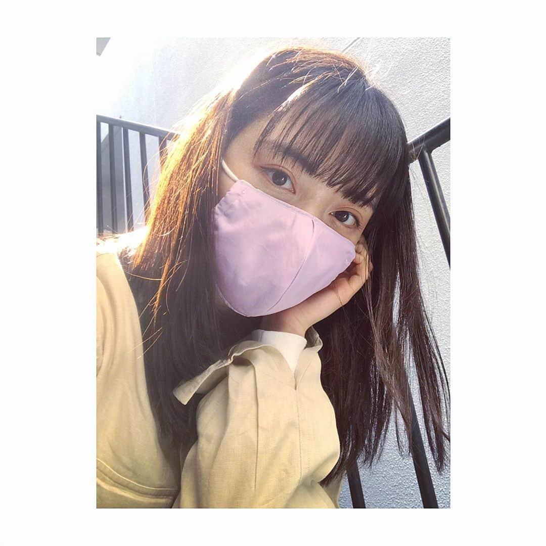 斉藤瑞季さんのインスタグラム写真 - (斉藤瑞季Instagram)「マスク手作りした😷💜 フィルターが入るようにしたから より効果的に✨ 皆だったら何色のマスクが欲しいかな〜？？ #手作りマスク  #パープルマスク  #マスク  #マスク手作り  #homemade」4月24日 16時12分 - mii_maricoco