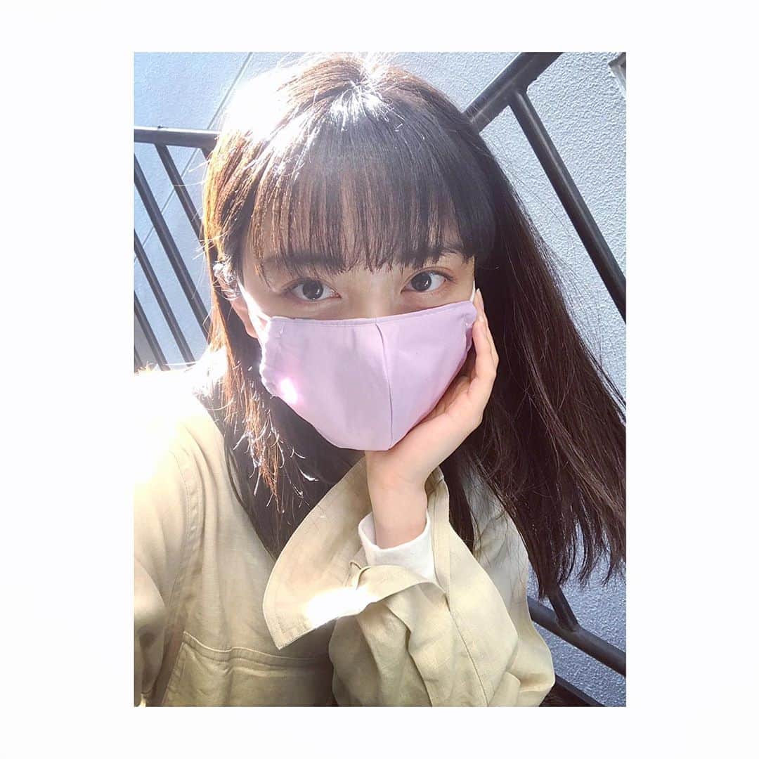 斉藤瑞季のインスタグラム：「マスク手作りした😷💜 フィルターが入るようにしたから より効果的に✨ 皆だったら何色のマスクが欲しいかな〜？？ #手作りマスク  #パープルマスク  #マスク  #マスク手作り  #homemade」