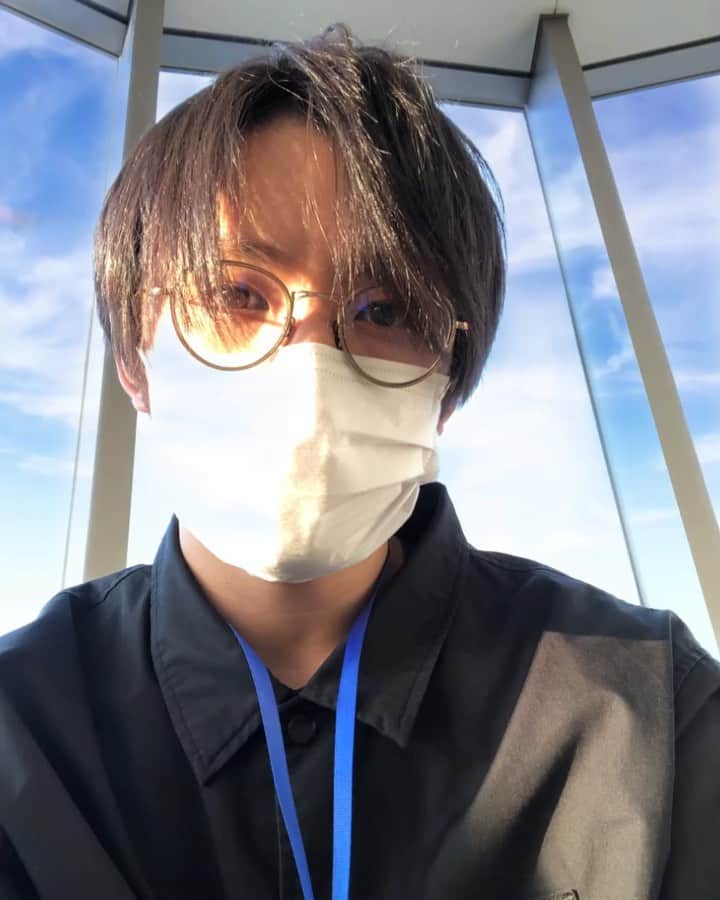 のインスタグラム：「#最近 の#関東 の#天気 は#移り変わり が#激しい けど#今日 はいい#天気 🌞 #蝶 も#元気 に#飛んで おります🦋  それにしても#髪 #伸びた なー #そろそろ #美容室 #行きたい #頃  #早く #コロナ #収束 #しますように 🙏  #stayhome」