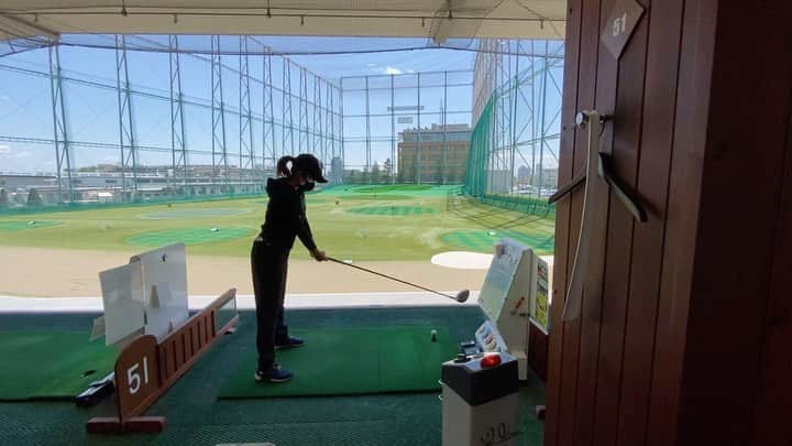 青木茉里奈のインスタグラム：「practice🏌️ 細心の注意を払って、少しだけ練習して来ました⛳️⚠️ 早くコースに出たい🍃 一刻も早い終息を願うばかりです🙏🏻 ・ ・ ・ #golf #practice」
