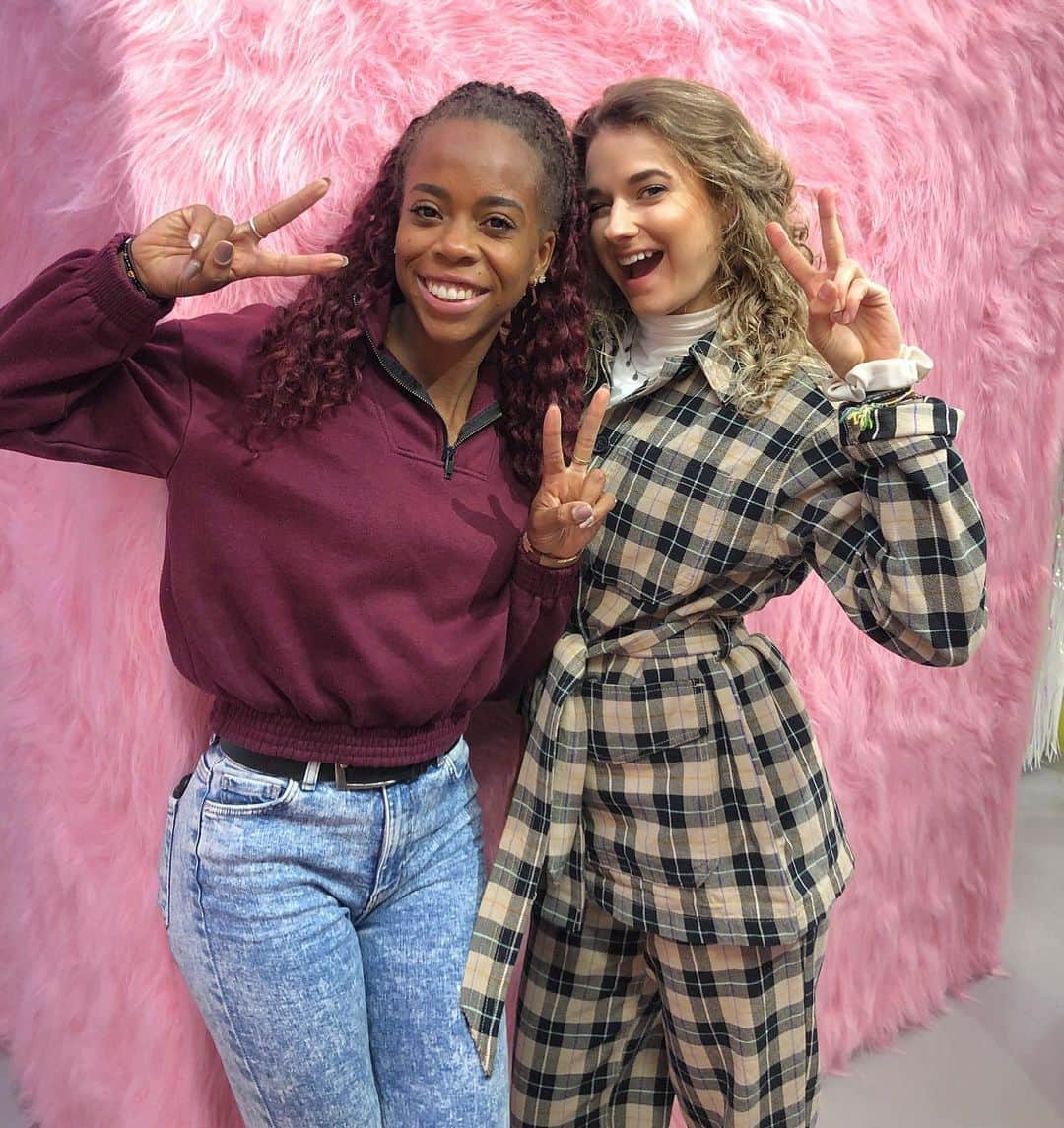 ラウラ・デ・ウィットのインスタグラム：「Happy Birthday teammate @jamile_samuel 🥳Hope you have a wonderful day💖✌🏼」