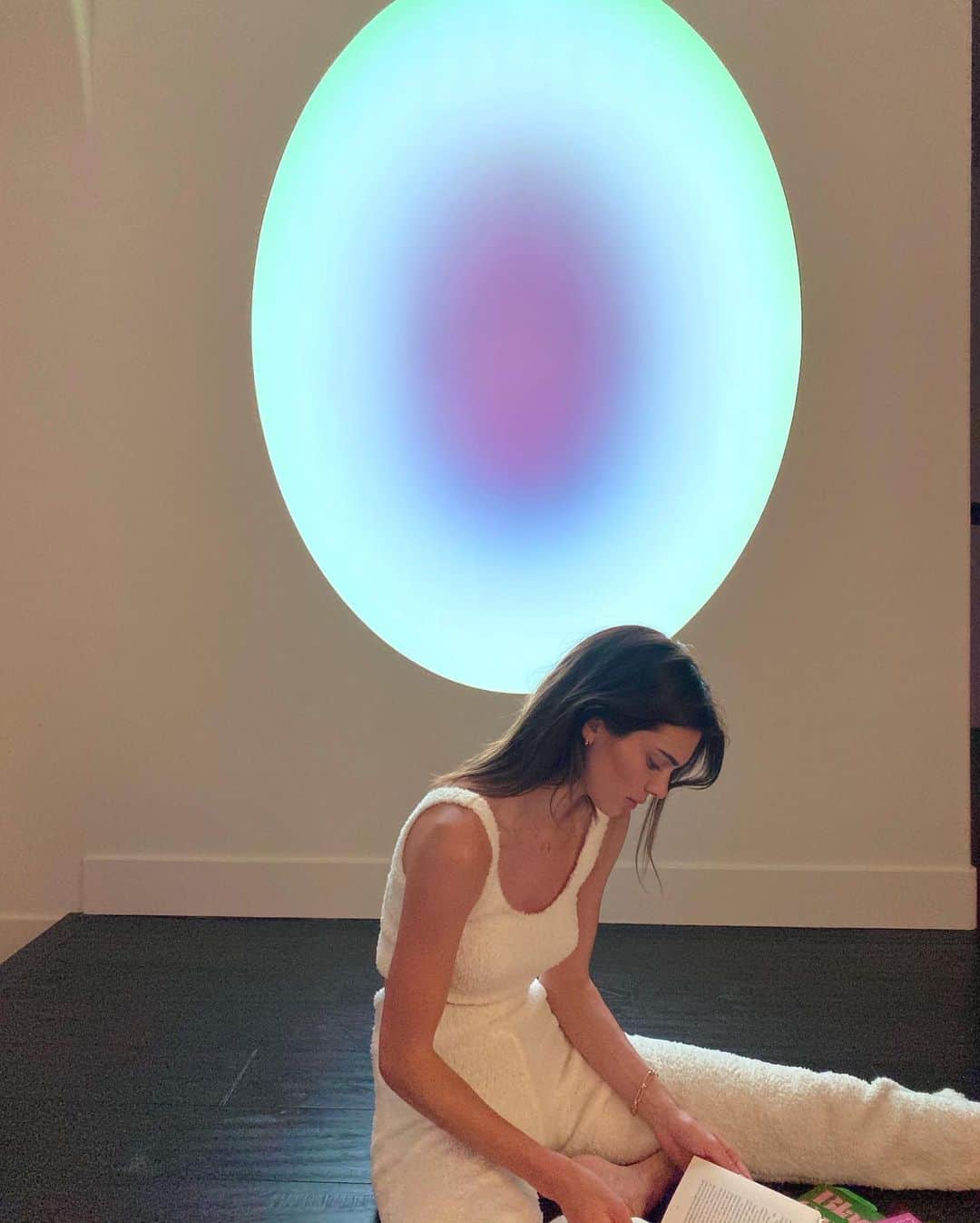 Vogueさんのインスタグラム写真 - (VogueInstagram)「“This is my happy place," Kendall Jenner (@kendalljenner) shares from her home in Los Angeles. “I believe, especially in the current climate, that keeping a good mental state is important. Identify all the little things that mean the most to you, and embrace them.” Tap the link in our bio to see more #VoguePostcardsfromHome from our special June/July issue, where we asked designers, photographers, artists, editors, models (and a few celebrities we love)—to show us what their lives have looked like these past weeks.」4月25日 4時01分 - voguemagazine