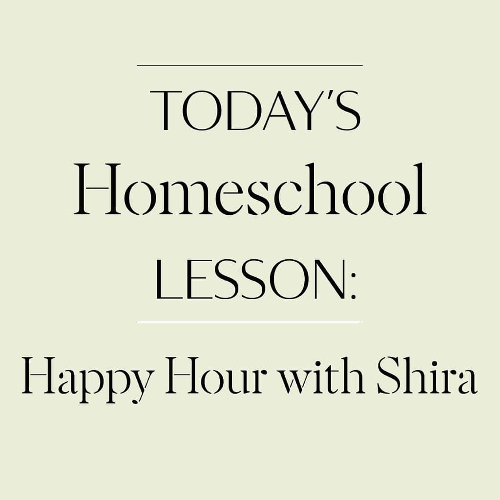 マーサ・スチュワートさんのインスタグラム写真 - (マーサ・スチュワートInstagram)「Happy Friday! On today’s #homeschoolwithmartha, join food editor-at-large @shirabocar for happy hour at home as she makes one of her favorite Negroni-inspired cocktails. 🥃 Ingredients you’ll need are: gin, an aperitivo like Campari, and sweet vermouth. Garnish with an orange twist and you’re ready to get the weekend’s festivities started. Check out the full how-to on our Stories and get the recipe at the link in bio.👆🏼 Tell us in the comments: What drinks are you making this weekend?」4月25日 4時04分 - marthastewart