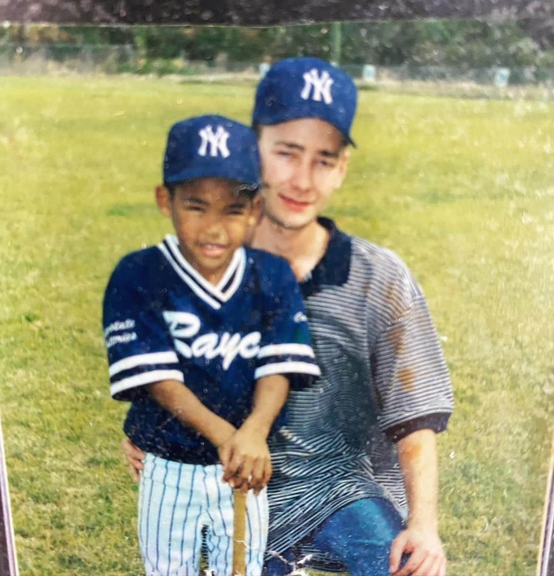 アディソン・ラッセルさんのインスタグラム写真 - (アディソン・ラッセルInstagram)「Growing up all I really knew was to be at the right spot at a certain time. School, baseball and football. Allowing the rest to unfold. Years of hard work, sweat, tears, love and the passion to get back up go into making big dreams come true. Helping others along the way. Thank you for helping me get where I needed to be Dad♥️🙏🏽」4月25日 2時52分 - addison_russell