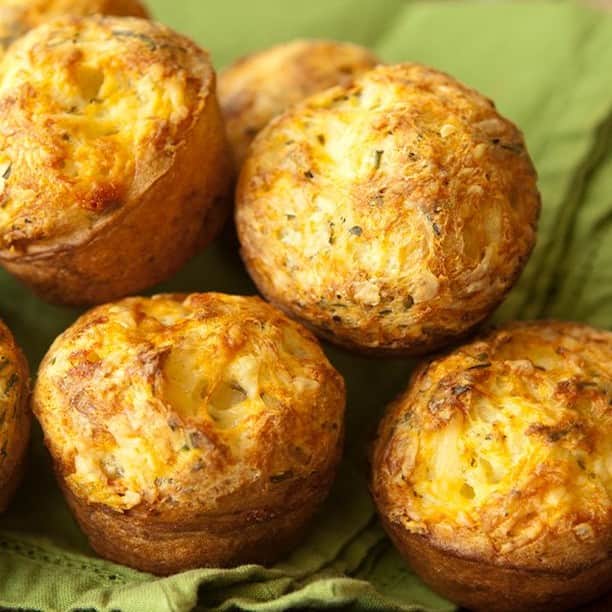 Whole Foods Marketさんのインスタグラム写真 - (Whole Foods MarketInstagram)「If you don’t have any instant yeast on hand or you’re new to baking, it’s still possible to get those fresh-baked bread vibes in your kitchen. These Cheddar Popovers are a good place to start. Check out our Stories or click the #linkinbio to get the recipes for six easy breads you can make without yeast.」4月25日 3時00分 - wholefoods