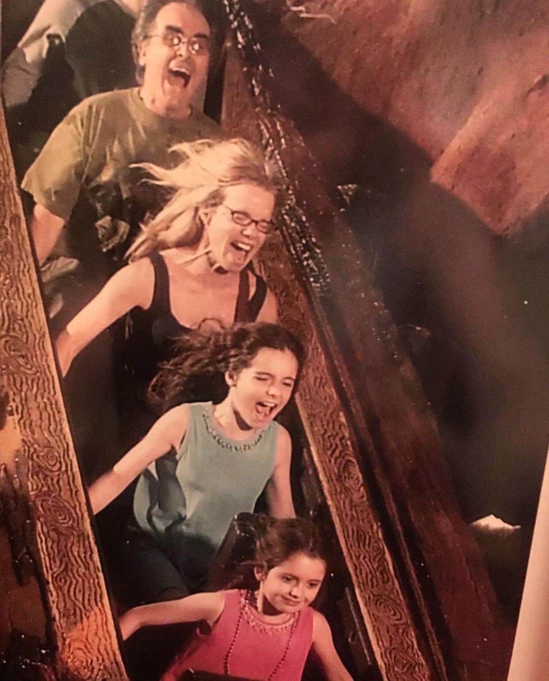 ヴァネッサ・マラーノさんのインスタグラム写真 - (ヴァネッサ・マラーノInstagram)「#flashbackfriday #splashmountain #disneyland 😜 @lauramarano」4月25日 3時37分 - vanessamarano