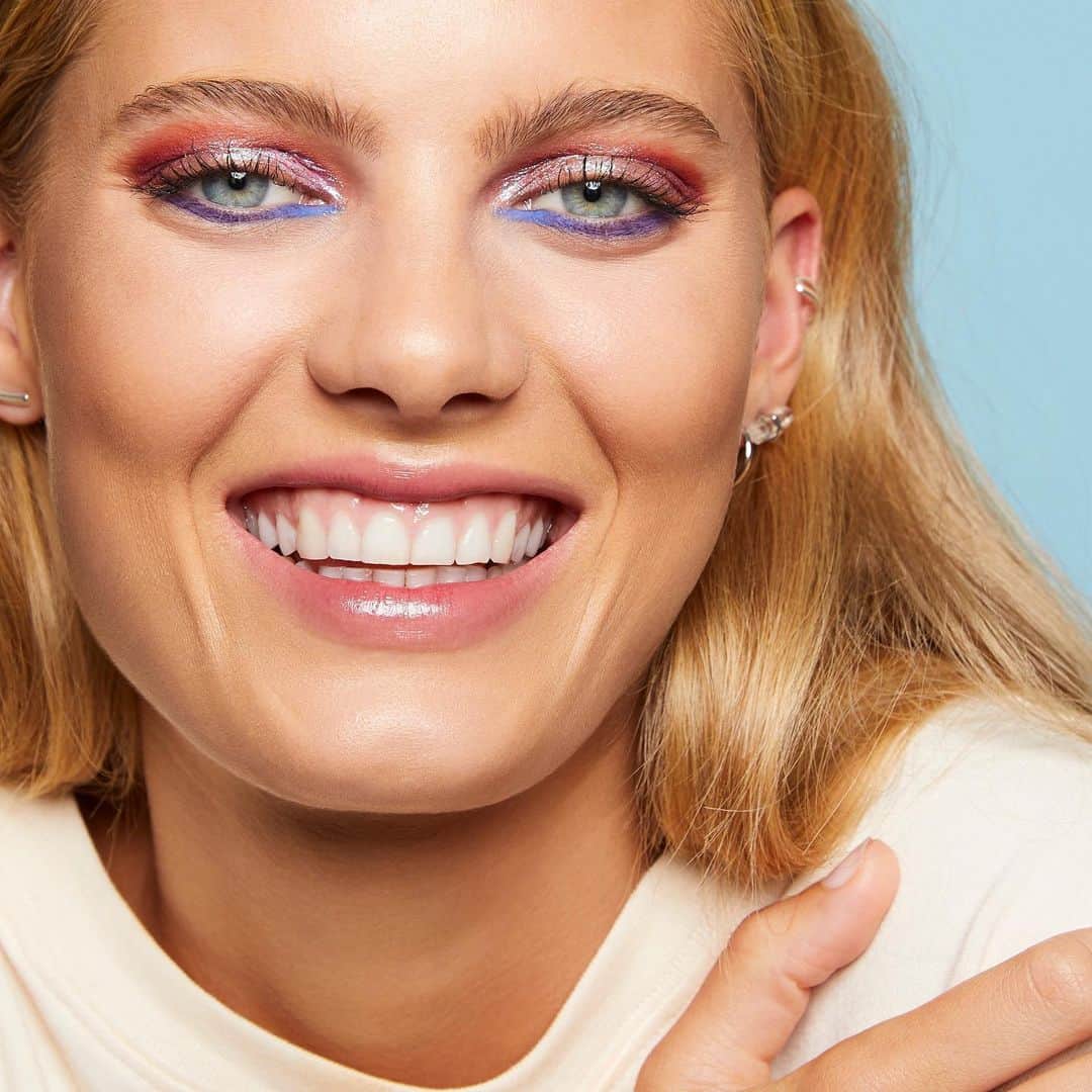 e.l.f.さんのインスタグラム写真 - (e.l.f.Instagram)「When your makeup matches your Friday mood 😍 The Gotta Glow Lip reacts with the chemistry of your lips to deliver a personalized, perfect shade of pink, berry, or peach - and this how we're feeling going into the weekend! 💖 Products featured: Earth & Ocean Eyeshadow Palette and Rose Gold Eyeshadow Palette in Sunset. #eyeslipsface #elfingamazing #elfcosmetics #crueltyfree #vegan」4月25日 3時47分 - elfcosmetics