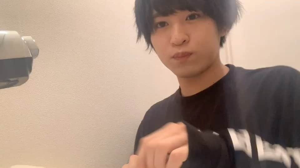 祭nine.のインスタグラム：「ﾋﾄｺﾏ。 . 手洗い動画を撮りました👐🧼 しっかりと丁寧に洗って綺麗を保つんやで😛 . おうち時間も祭nine.Tシャツ👕🖤🤍 . #祭nine. #浦上拓也 #うらぽん #😈🧸 #笑って #横山統威 #みんながこの曲使うから何かしなくちゃいけない #ってプレッシャーが凄い一週間でした #笑ってハラスメント #わらハラ🤗 #stayhome」