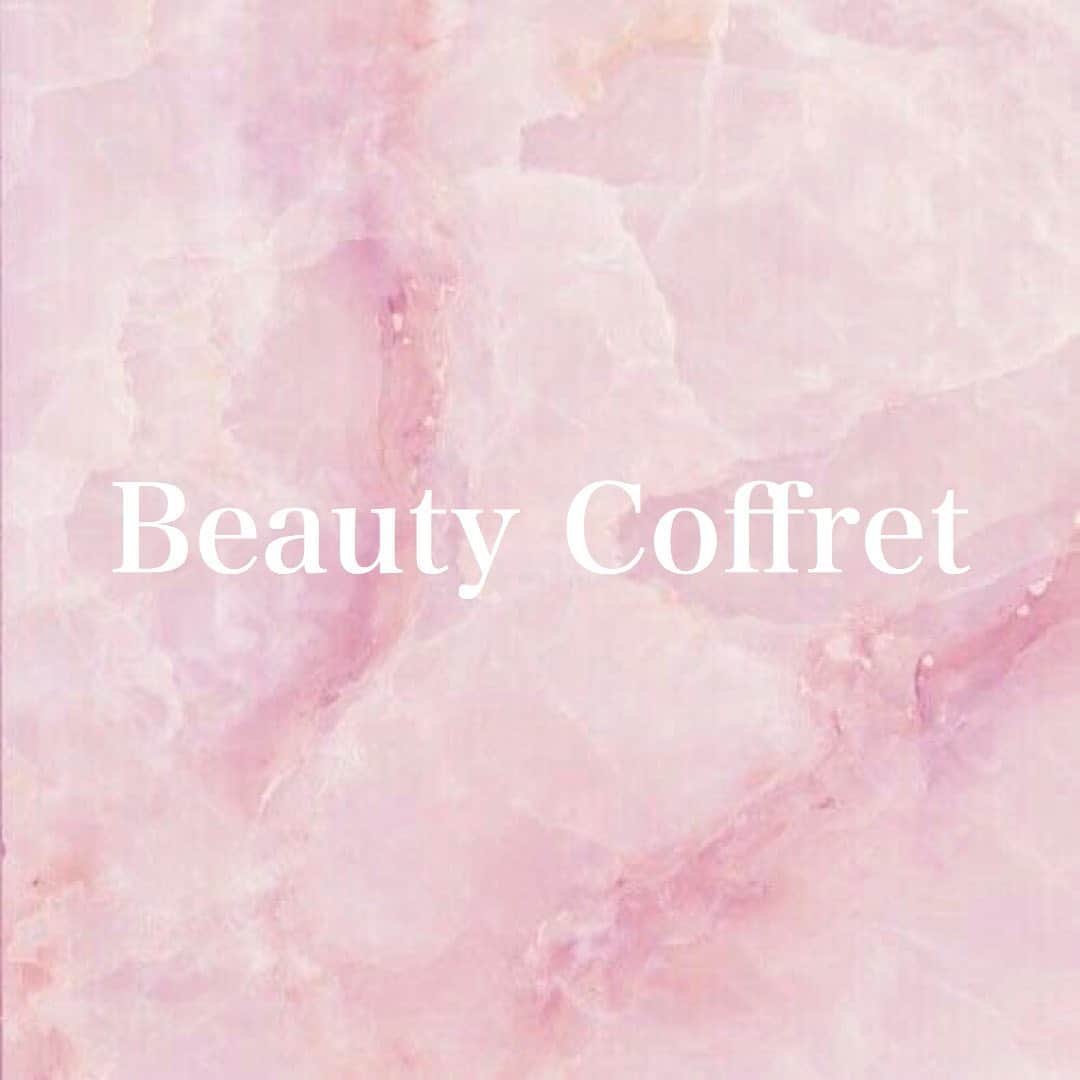 のインスタグラム：「♡ お知らせ💕💄 「BeautyCoffret(ビューティーコフレ)」 というサイトを立ち上げました✨🥺 . @beautycoffret もコスメアカウントとして 作ったのでぜひフォローしてください❤️ . . ずっと美容について発信はしてきましたが、 SNSや様々な媒体、いろんなところに分散されて 「見たい内容の記事探すのめんどくさいよな…」 と自分でも感じていたんです😢 しかも結構しっかりレポするタイプなので Instagramでは画像も文字数も限界だったり…。 . . そこで、美容だけに特化した記事だけを投稿する サイトを作ることに☺️❤️ どうせ作るんだったら意味も込めてサイト名考えよう って思っただけで、基本は私1人で更新していきます😆 いつも通りコスメレポはもちろん 今まで話しきれなかった美肌への道のりだったり テーマに合わせたメイクなんかも紹介したいな🌈 . . 最近は旅行とか韓国系の人みたいになってきてたけど 美容情報を楽しみにしてくれてた方は ぜひ参考にしてください🥺 . . . このサイトを作るにあたって… 機械音痴すぎる私はいろんな人に協力いただいて やっと完成させることができました😭✨ ちょっとここでお礼を言わせてください😢💕 相談に乗ってくださった皆さん本当に ありがとうございました❣️本当に心強かったです😔✨ . . . @izabeauty.jp  あやかさんはサイトの相談したら 他の人に教えてもらったことまで 電話で全部詳しく教えてくれはって😢 サイト作りながらもLINEで送ってくれはった 流れめっちゃ何回も確認した❣️ 出会った瞬間から愛がたっぷりなお姉さんやけど、 やはり大好きです😞✨ . . @tamaki.tsuneoka たまきさんは既に自分のブログ運営してはるから、 絶対普通は教えたくないはずやのにめっちゃ長文で 丁寧に教えてくれはった上に、 私で良ければ何でも聞いてねって 言ってくれはって😭✨LINEするのも正直迷惑かな ってめっちゃ迷ったから優しすぎて感動した。 人柄が良いからブランドとか講座も 人気なんやなと痛感した💕 . . @ai_indigo_cosme 昔からネット関連のことがあれば真っ先に 相談している藍さん😢✨ ライターになり始めた頃も、 画像のサイズのこととか初歩的なことまで いっぱい聞いたりしてたけど 今回もやはり真っ先に相談した😱💕 いつもながらやけど親身になってくださって 本当にありがとうございます(T_T) . . @puinpi 作るって相談してたから一番にページ送った☺️ ゆいさんは私にとって、感覚的な視野も現実的な視野も 兼ね備えてて、かつ愛を大切にしてる人やから めっちゃ尊敬してるねんけど、ゆいさんから 「頑張ったね〜」って褒めてもらえてめちゃくちゃ 嬉しかったしやる気出た😭❤️そもそも、 ただのファンやった私が、ゆいさんに相談とかを できるような関係になれたことが有難い限り🙇‍♀️ . . @123kirin 遠藤さんは私が仕事で出会った方の中で一番 お手本?にしていて、メールのやり取りしてるだけでも 学びが多かった方！！✨(別に指導とかしてきはる訳じゃ ないねんけど、見てるだけでも学べることが多かった) このサイト作るという話はしてなかったけど 去年京都でお会いした時に、ブログとかも絶対 やったほうがいいよ！って色々相談に乗ってもらって😍 その中でやろうって決めたことの1つが このサイト作成でした😭ほんまに現実的やけど夢も持てる 感じのアドバイスが背中を押してもらえました(>_<) . . @monebuu モネさんのおかげで私がよりポジティブになれたと 言っても過言ではないくらいハッピーで溢れてる方。 最近お会いしてないからこの話もしてなかったけど、 モネさんに会ったらポジティブなやる気で満ち溢れる‼️ 挑戦するときはいつもモネさんが「絶対できるよ〜」って 言ってくれはったのを思い出して 前向きな気持ちで向き合えるようにリセットしてます😢❤️ . . @matsuoka_izumi 私の知ってる友達の中で断トツ１番と言っても 過言じゃないくらいすっっごい賢い人！ 勉強とかIQとかじゃなくて人間的に凄い賢いの😱✨ 私は主観的に物事見やすいタイプやけど、 全然違う視野からの意見を私目線で言ってくれるから 今回も決断するのに助けてもらった😭 これからも私の客観視助けてね🐣」