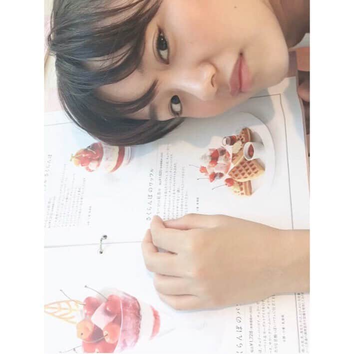 真下玲奈さんのインスタグラム写真 - (真下玲奈Instagram)「パフェ食べたいなと思ったら お姉ちゃんがケーキを届けてくれた💓 . . ありがとおおおおおおおおお😭 . #真下玲奈#2年前の写真#フルーツパーラー#ケーキもらった#お姉ちゃんありがとう #おうち時間 #おうちじかん #お家で過ごそう #今日のおやつ #モンブラン#最高だよ#夕飯はカレー#金曜はカレーの日」4月24日 19時18分 - r.mashitaaa.221