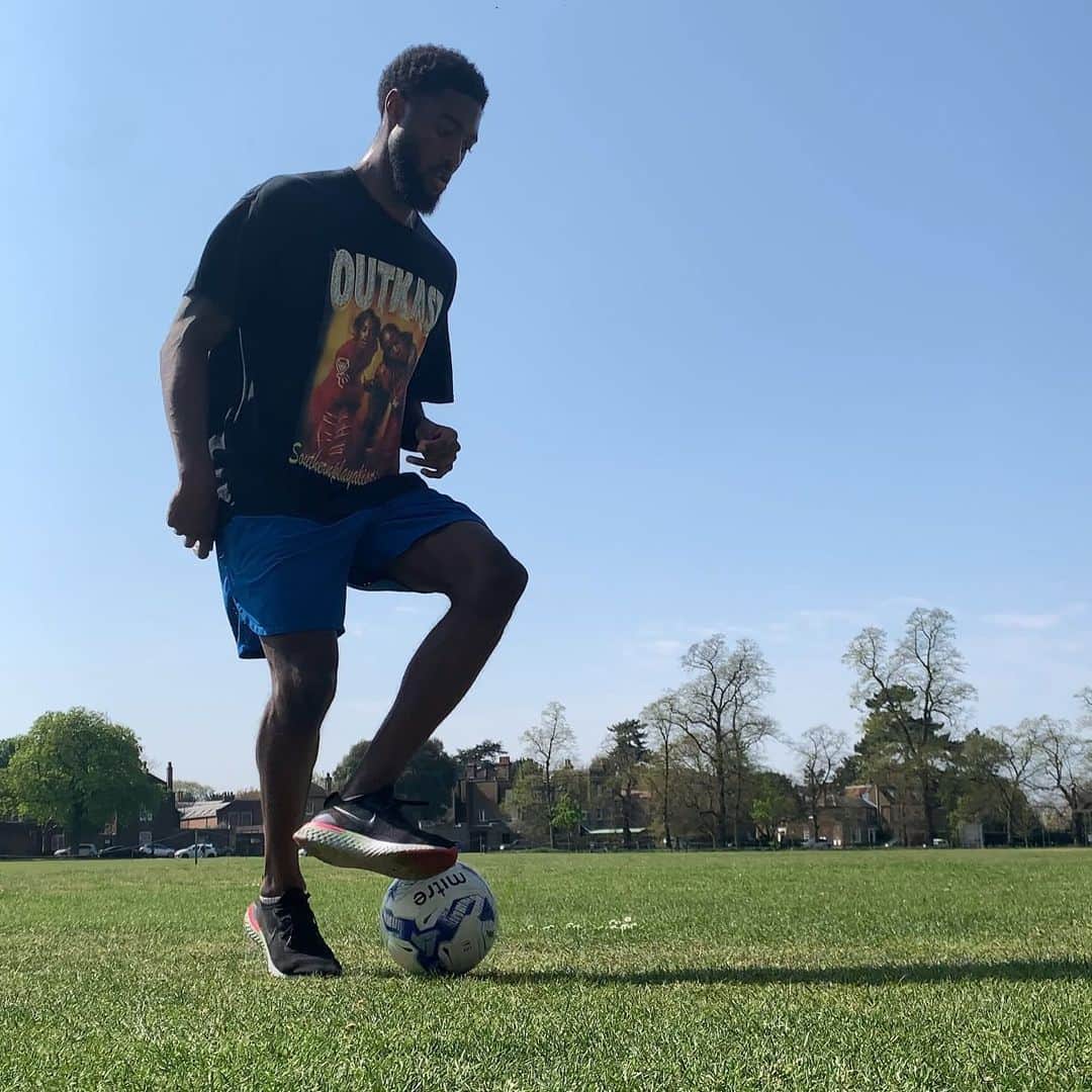 タイラー・ブラケットのインスタグラム：「More time, more work... Greater focus! 🙏🏾」