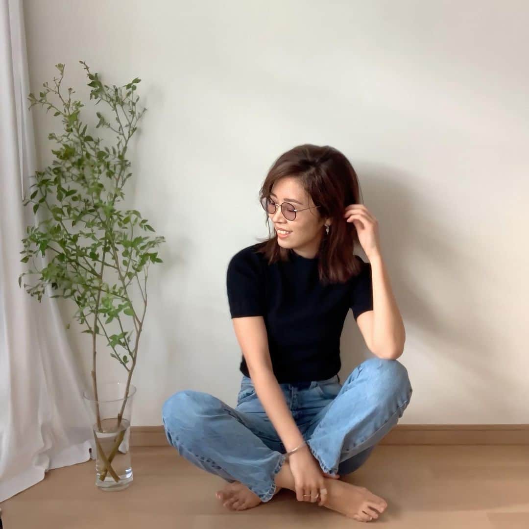 Sayakaのインスタグラム：「* 今日は朝から大掃除🧼 床もピカピカに拭いて気分スッキリ✨ 動きやすいデニムに着心地の良いトップスが お家時間の定番🏠 . . #fashion #outfit #coordinate #ootd #denim #denimlover #gu #bab #babshowroom #ジーユー #デニム #バブ #おうち時間 #おうちファッション #おうちコーデ #デニムコーデ #シンプルコーデ」