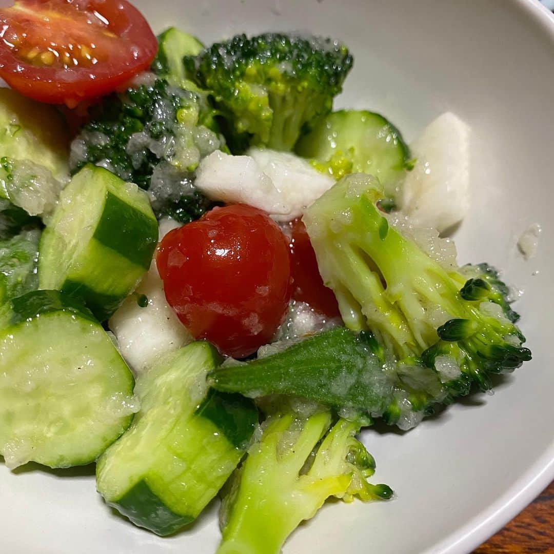 加藤順大さんのインスタグラム写真 - (加藤順大Instagram)「埼玉県代表！！るーぱんのドレッシング！！ で新鮮な野菜を！！ 最高です！！ るーぱん様いつもありがとう😊 野菜は大事だよ〜！！ みんな食べてね！！！ るーぱん知ってる人好きなメニューと一緒にコメントしてね！！ 俺は、　にぎやかハンバーグ！！ さわやかハンバーグも大好きだけどそれとは別😂 #るーぱん　#星野源　#nobu飯　#がんばるーぱん　#ナカマー　#にぎやかハンバーグ」4月24日 19時43分 - nobuhiro1