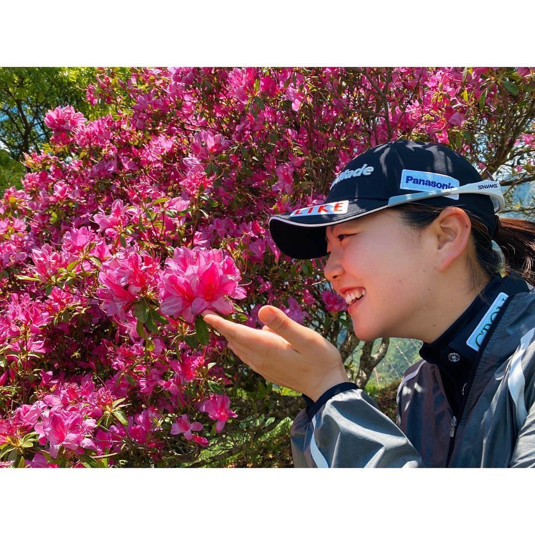 山内日菜子のインスタグラム：「． 明日架ちゃんがいんすたばえ〜 な写真を撮ってくれた〜📸嬉。 (@asuka_____official 💙) ． #taylormade #taylormadegolf  #newbalance #newbalancegolf #LIKE #panasonic #CORE #CBON #大東建託未来アスリートプロジェクト」