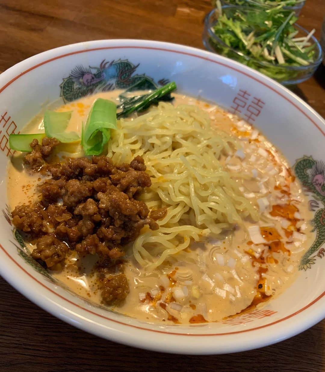 近藤祥子さんのインスタグラム写真 - (近藤祥子Instagram)「. ピーナッツバターの豆乳坦々麺🍜 作ってみた！ . 無糖のピーナッツバターがあり、 使い道に困っていたので、 肉味噌を作って、 コチュジャン、豆板醤、ピーナッツバター、豆乳などでスープを作って… . 美味しすぎる😊!!天才だ🙌🙌 . . #坦々麺 #担々麺 #豆乳 #豆乳レシピ #豆乳坦々麺 #豆乳担々麺 #soymilk #ピーナッツバター #ピーナッツクリーム #肉味噌 #手作りごはん #instanoodle #japanesefood #followｍe #chinesefood #stayathome #おうち時間 #お家時間 #japanese #フリーアナウンサー #l4likes #tantanmen #homemade #peanutsbutter #noodles #麺スタグラム #ラーメン」4月24日 20時00分 - shoko_kondoh