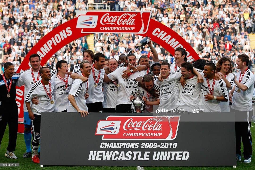 ティム・クルルのインスタグラム：「10 years ago today 🏆. How many players can you name? @nufc」
