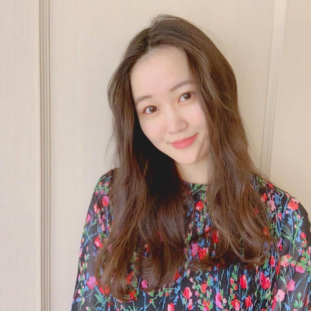 小林恵月さんのインスタグラム写真 - (小林恵月Instagram)「・ ワンピースって1枚で気分が上がる〜⤴️ 明日は初の◯◯紹介します😎 ・ 最近メイクを模索中💄 あ、この写真お母さんに撮ってもらったよ😂 大笑いしながら撮ってもらいました笑🔥 これは堪えた🤗💥 #えづくろーぜっと #ワンピースコーデ  #私服 #ootd #데일리룩 #小林恵月 #オスカープロモーション #oscarpromotion #model #japan」4月24日 20時04分 - ezuki_kobayashi