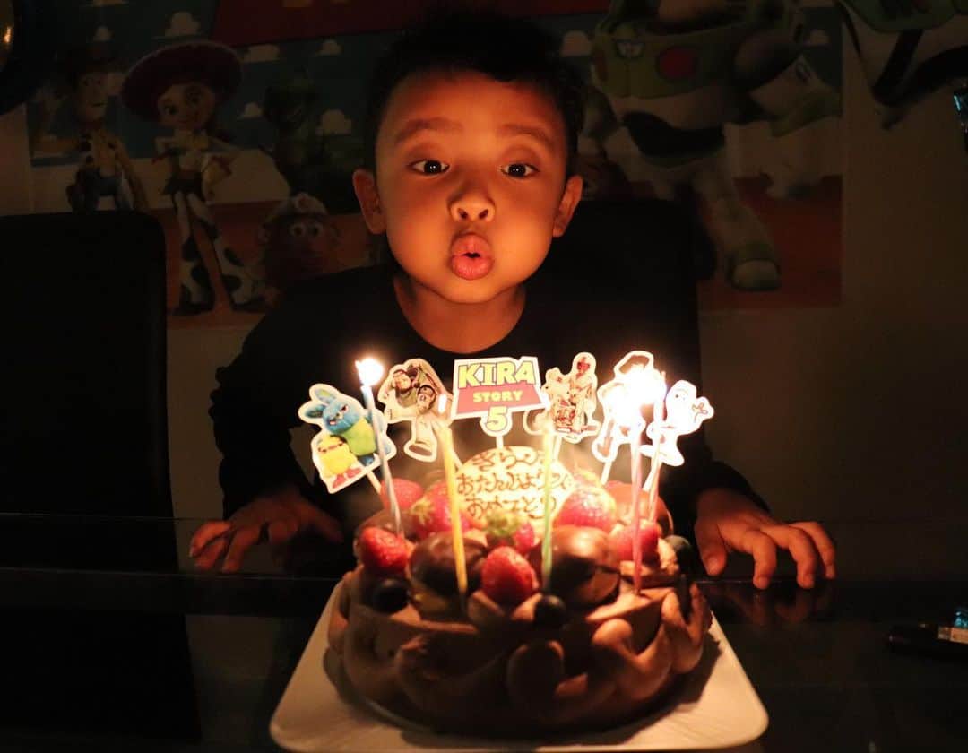 鈴木武蔵さんのインスタグラム写真 - (鈴木武蔵Instagram)「--------- 5歳のお誕生日おめでとう🎂 大きくなったなー ・ ・ ・ #happybirthday #お誕生日 #5歳児」4月24日 20時14分 - musatoro0211