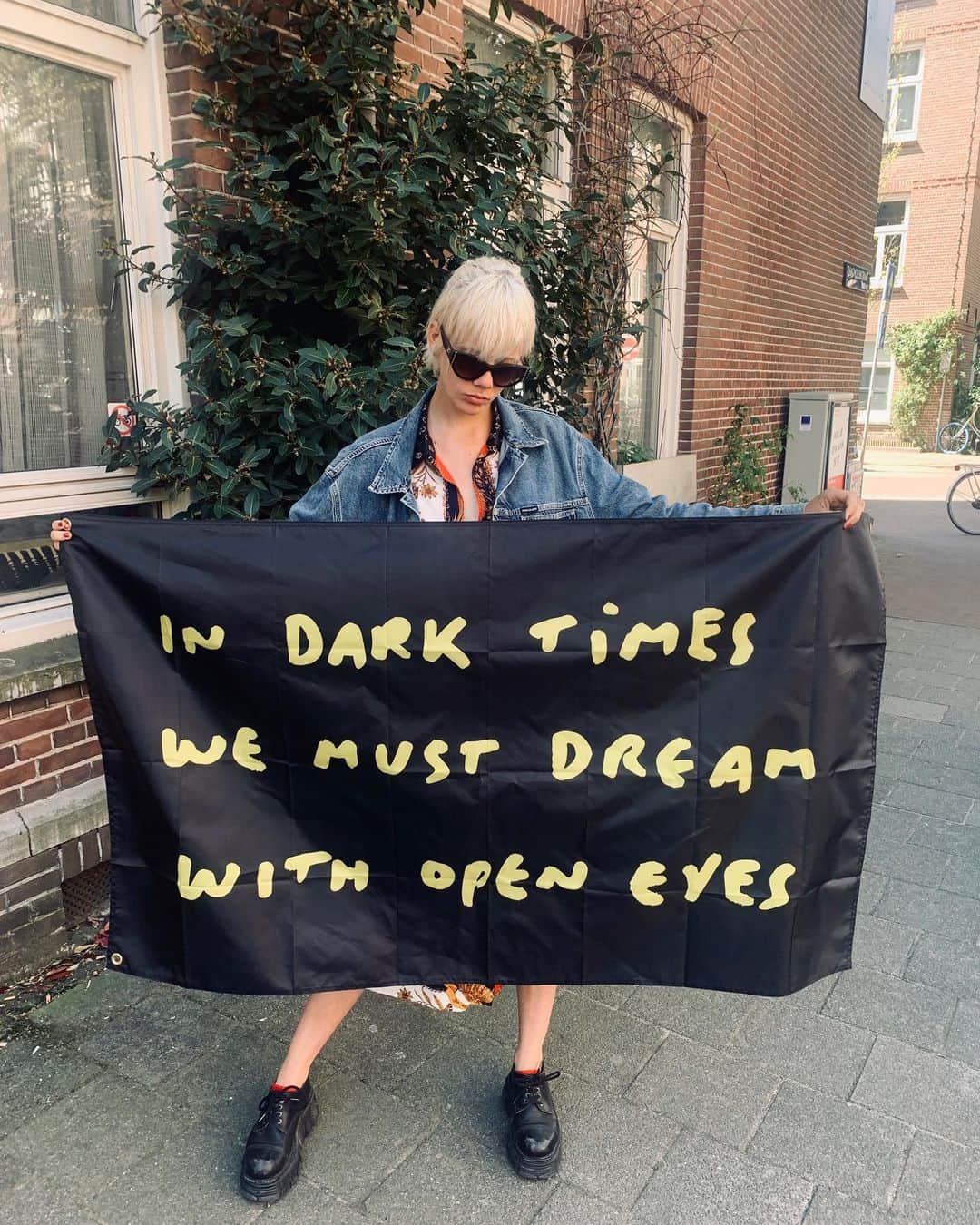 マリヤン・ジョンクマンのインスタグラム：「'IN DARK TIMES WE MUST DREAM WITH OPEN EYES.' @nicovascellari @coda.lunga」