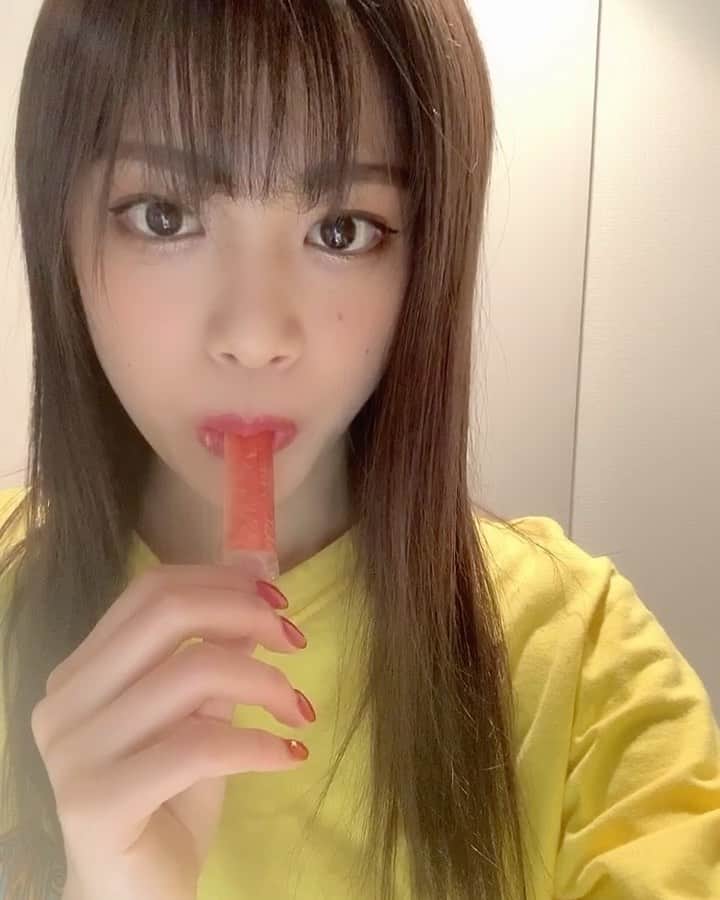 林優菜のインスタグラム：「. こちらかにかまです (公式LINEとはちょい違うver) . . . #かにかま #ただ食べてるだけ #ulike #動画 #stayhome」