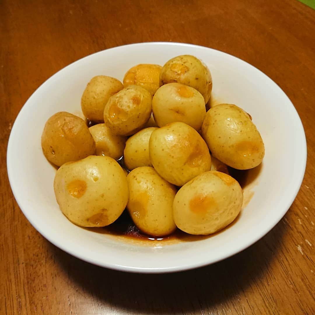 島貫凌さんのインスタグラム写真 - (島貫凌Instagram)「新じゃがの煮っころがし。 洗って、レンジ調理して、煮ころがしました。もうちょっと煮ころがせば良かった！！ ・ そういえば埼玉の実家では「ニッコロガシ」でしたが、「ニコロガシ」なのでしょうか？「ニコロバシ」という言い方もあるらしい？ ・ #ぬっくんごはん #にっころがし #新じゃが #いえサタ #メーテレ #アナウンサー #島貫凌」4月24日 20時47分 - ryo_shimanuki_nbn_