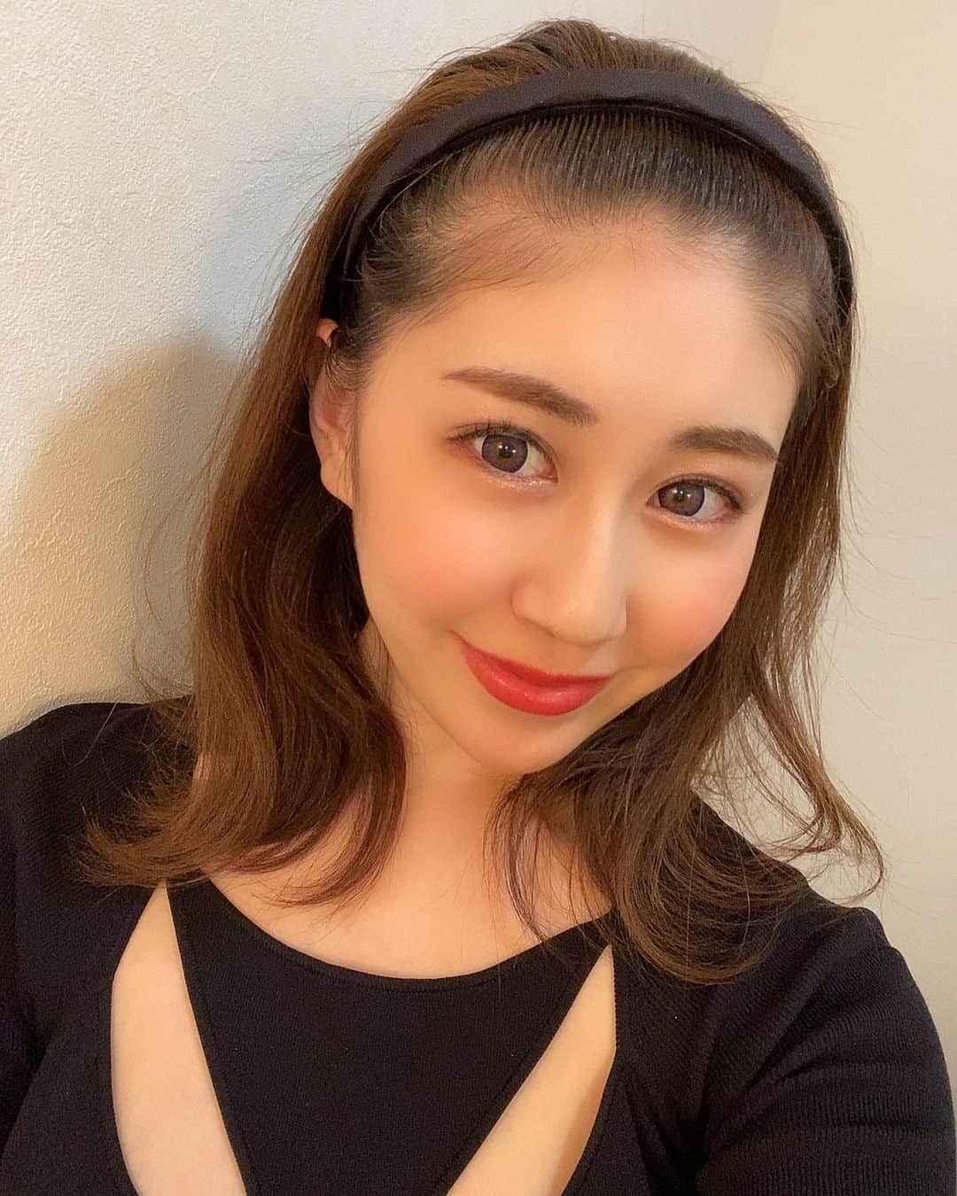 永島あゆみのインスタグラム：「💄💅 #おうちじかん  #makeup  #dior  #jillstuart  #canmake ・ みなさんはどのようにおうち時間 過ごされてますかー？❤️」