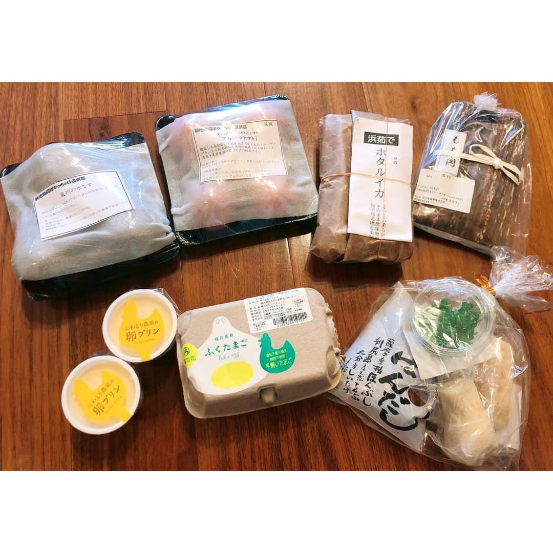 Mayuko Watanabe 渡辺真由子さんのインスタグラム写真 - (Mayuko Watanabe 渡辺真由子Instagram)「#おうち時間 が増える中、スーパーに行く頻度を減らして欲しいとの要請がありましたね😅 3日に一度でも良いのですが、家族全員3食分の食料を一度に身重の状態で持って帰れる気がしない😂💦 そこで食材をお届けしてくれる『やっちゃば倶楽部』をお願いしてみました☺️👍 ・ 『やっちゃば倶楽部』は豊洲魚河岸の目利きが選んだ商品と農業ベンチャーであるマイファームが全国を行脚する中で見つけたものをお取り寄せできる通販カタログ・サイト✨✨ 私は「生鮮旬味おまとめコース」を頼み、 豪華な食材がたくさん入っていて感動🥰💕 早速おうちで作って食べてみました😄 #たけのこご飯 （具材が全てセットで入っていたのでそのまま炊くだけでオッケー👍） #鶏モモ肉と春野菜の味噌焼き #トマトとモッツァレラチーズのカプレーゼ #ホタルイカの酢味噌和え #プリン #海藻のお味噌汁 ・ たけのこご飯も美味しくて息子が3杯おかわりして、２合炊いて夕食で全て食べました🤣 トマトもフルーツトマトでとにかく甘い！😆 鶏もも肉もジューシーで、デザートのプリンも美味しくおうちごはんを贅沢に頂く事が出来ました🥰家族みんなで食べたくなる食事になって大満足😄👍 自粛生活があとどのくらい続くかわからないからまた頼みたいと思います😍 今ならキャンペーンコード【yacchabaclub010】で月会費825円が1年間無料になるキャンペーン実施中とのことです♫ @myfarm_photo  #やっちゃば倶楽部#みんなで食べたくなる食事#おうちごはんを贅沢に#安心安全 #おうちごはん#おうち時間#PR #ママ#子育て中#男の子ママ#妊娠9ヶ月#マタニティライフ#第二子妊娠中」4月24日 20時52分 - watanabe_mayuko