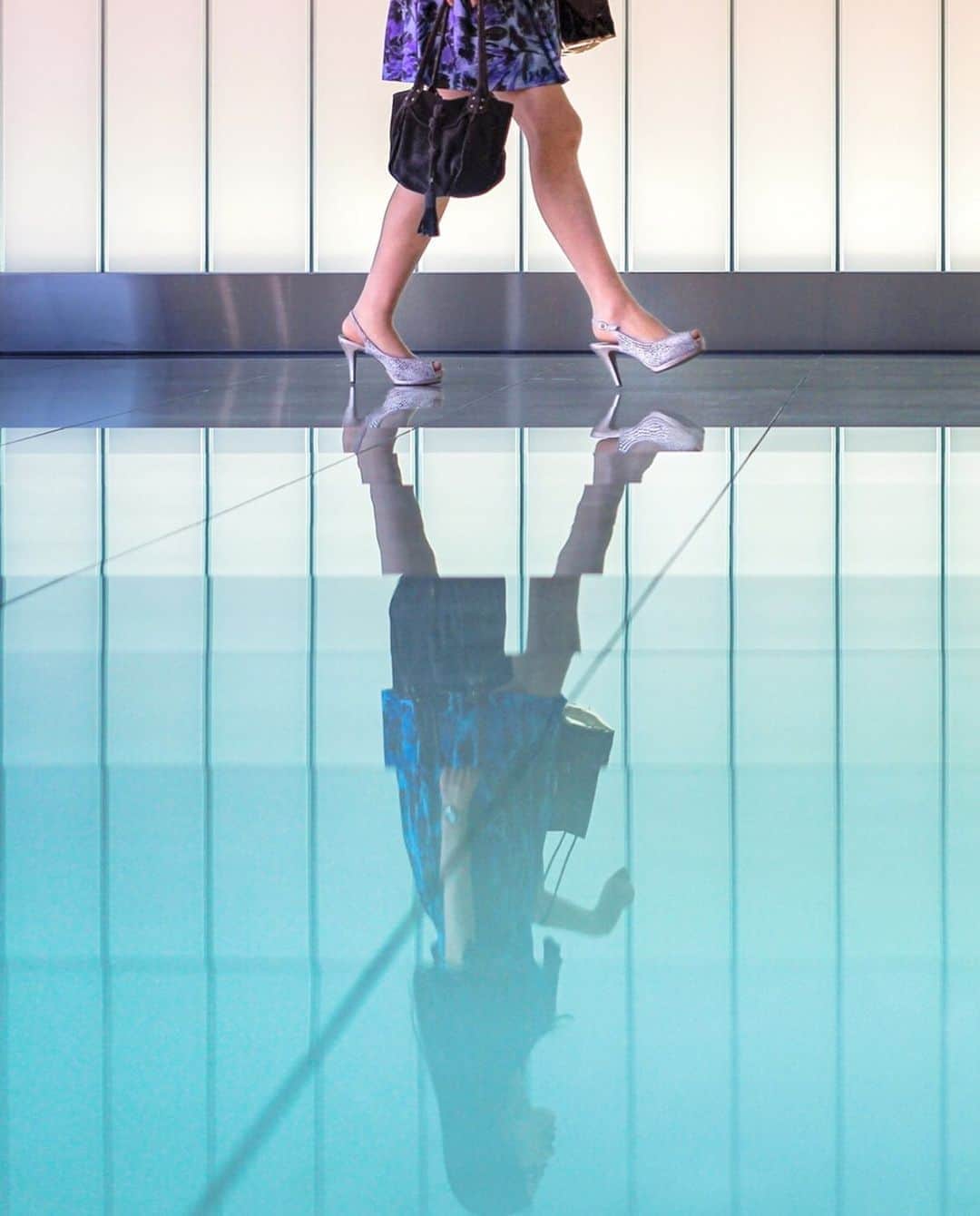 kyoko_zzzのインスタグラム：「Smooth walk ※ re-edit ※  #reflectionphotography」